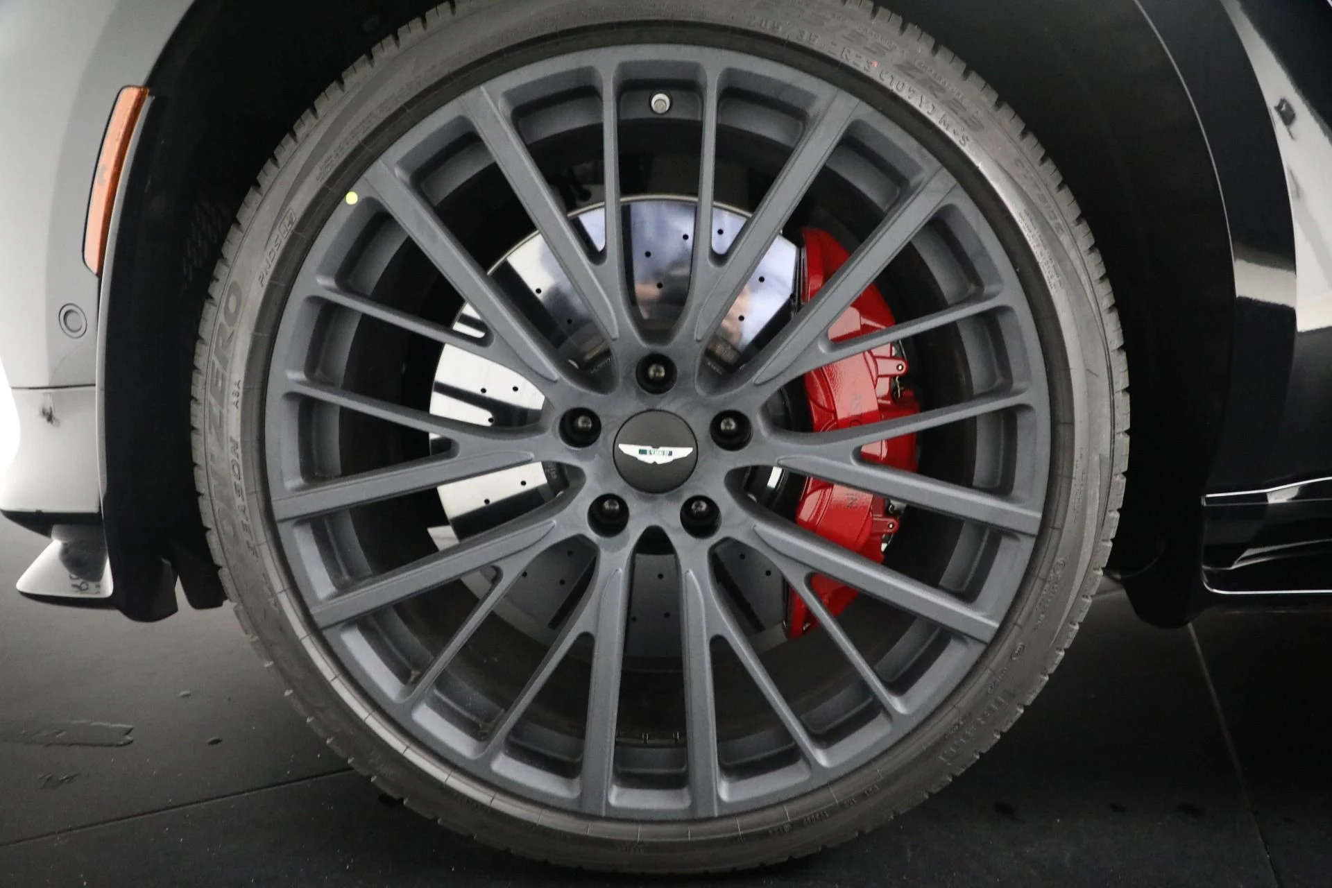mph027_3023386890_New_2025_Aston_Martin_DBX_707_0d17914f6f