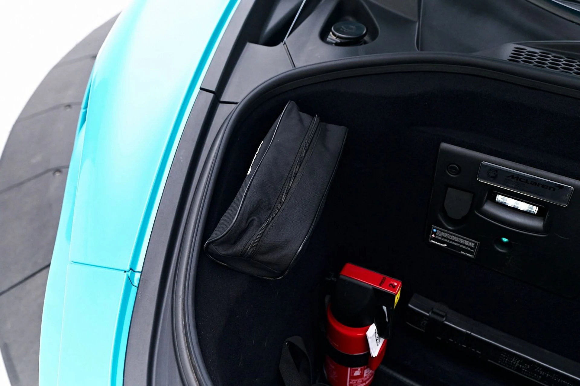 mph027_3024776712_Used_2025_Mc_Laren_Artura_Tech_Lux_1745952984_3738da5e25