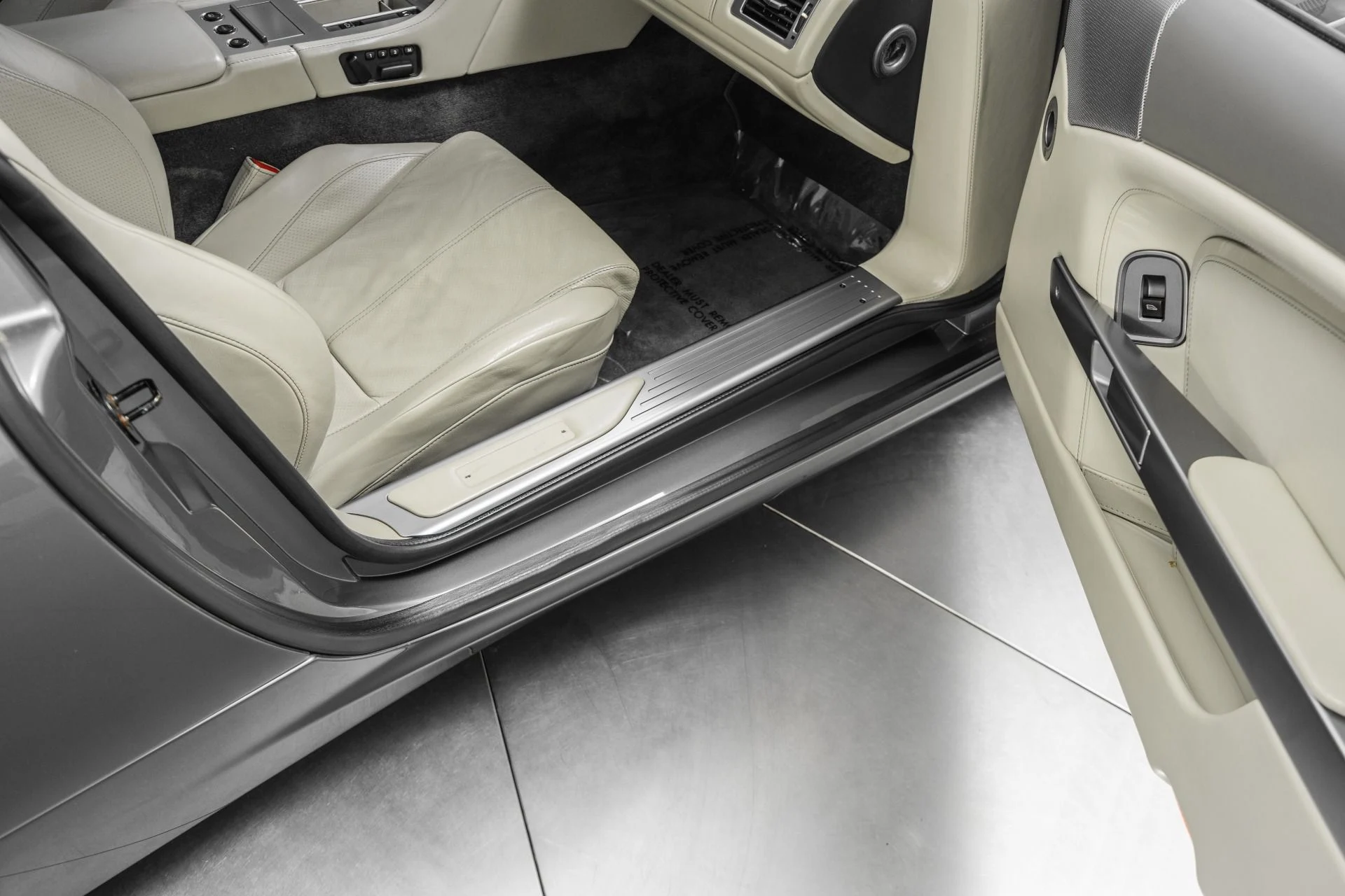 mph027_3024901320_Used_2007_Aston_Martin_DB_9_V12_Power_Classic_Lines_1782333379_2fff0a3ad7