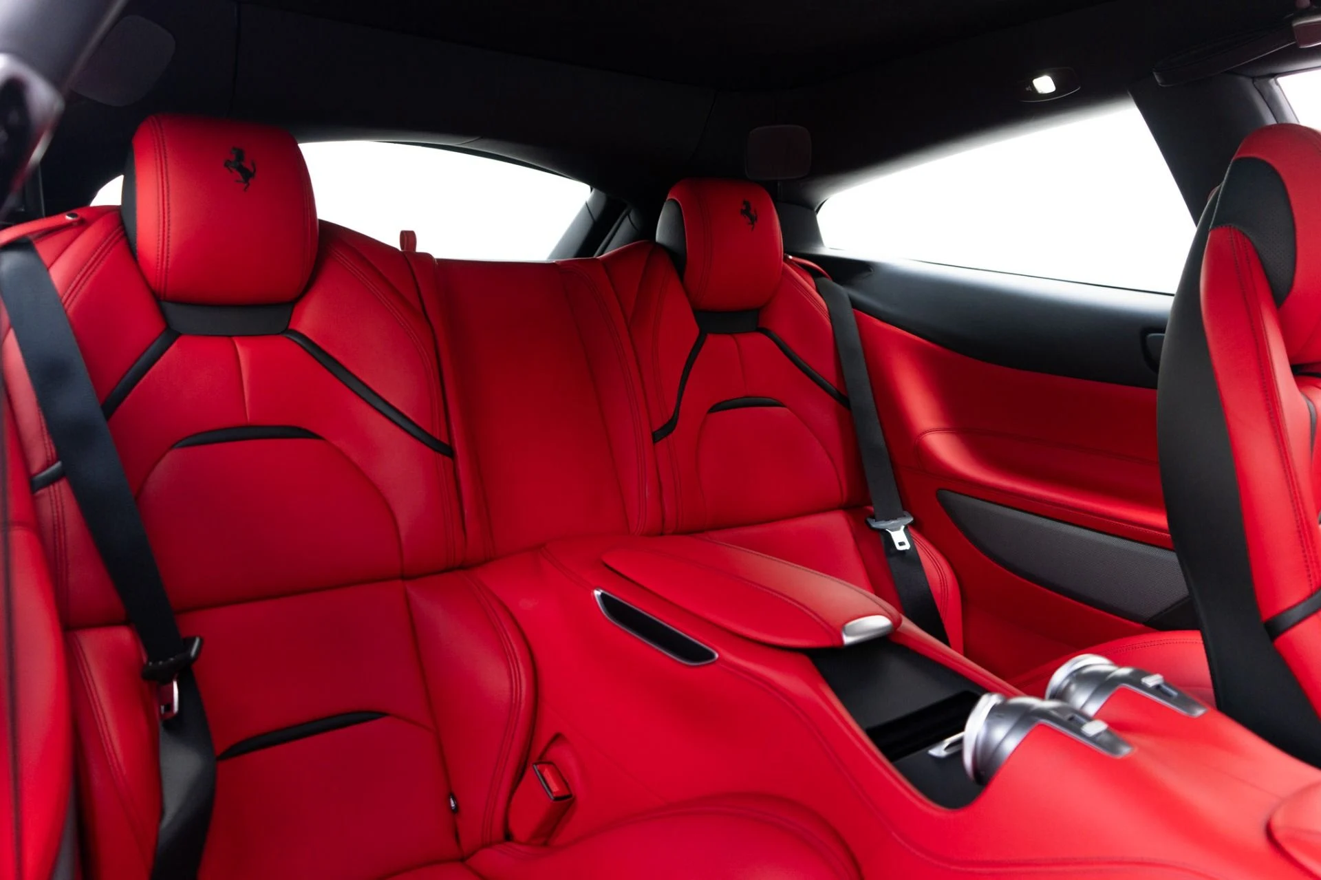 mph027_3032308913_Used_2019_Ferrari_GTC_4_Lusso_1759771823_4101e2bbfb