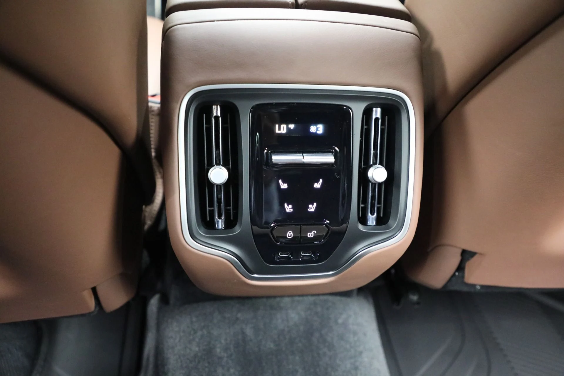 mph027_3032579906_New_2025_Aston_Martin_DBX_707_497458fbd8
