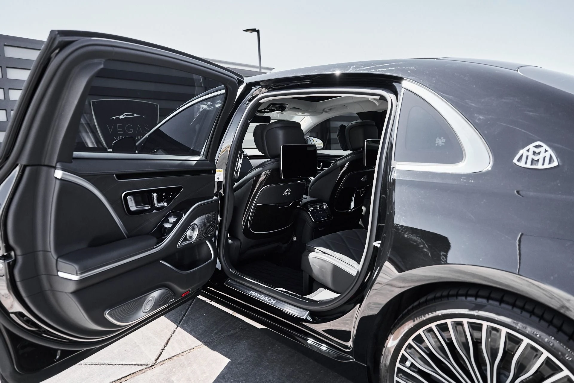 mph027_3038030853_Used_2023_Mercedes_Benz_S_Class_Maybach_S_680_1781575803_6757f191a2