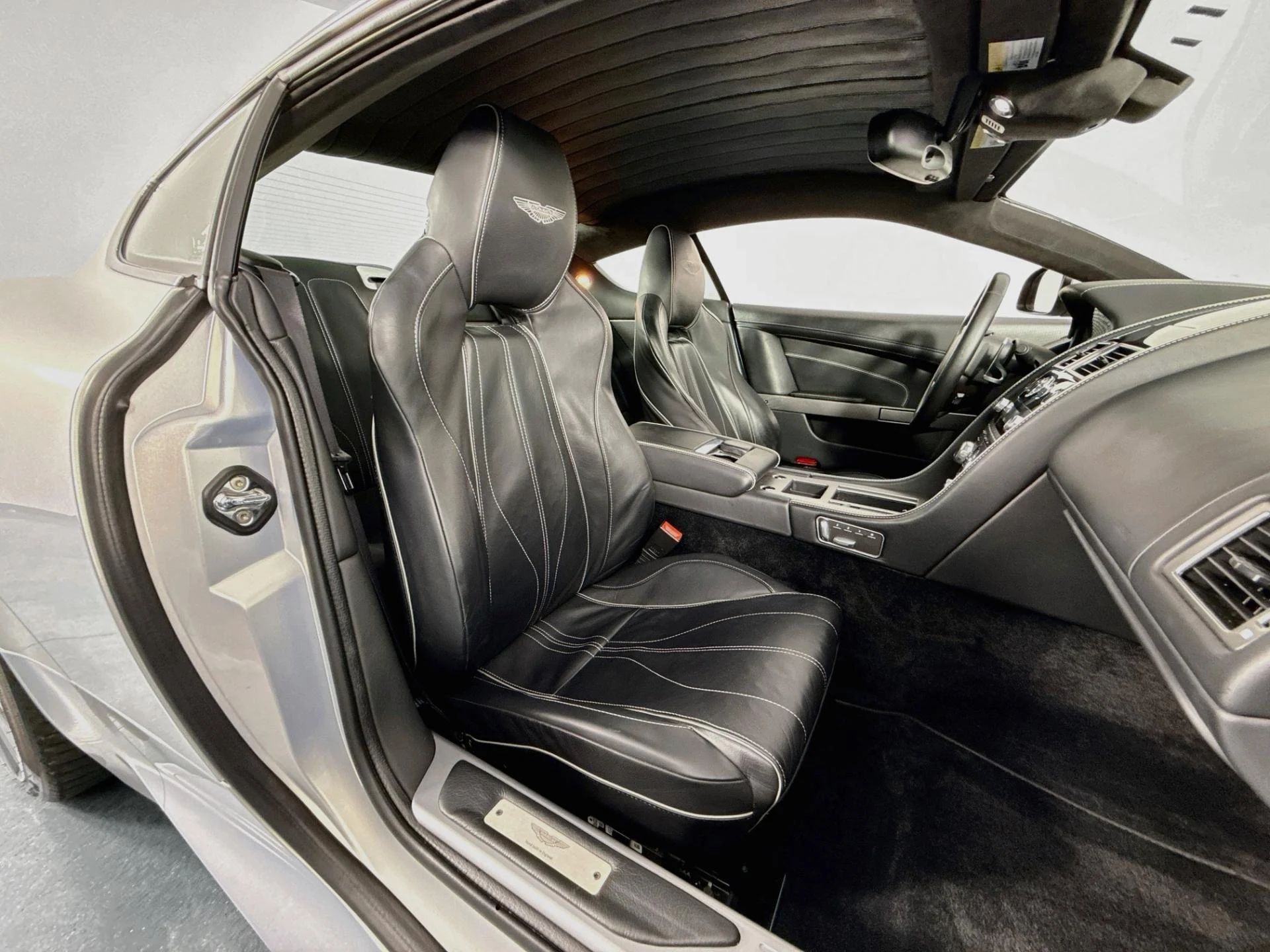 mph027_3039572357_Used_2014_Aston_Martin_DB_9_1791837300_8d369b53f2