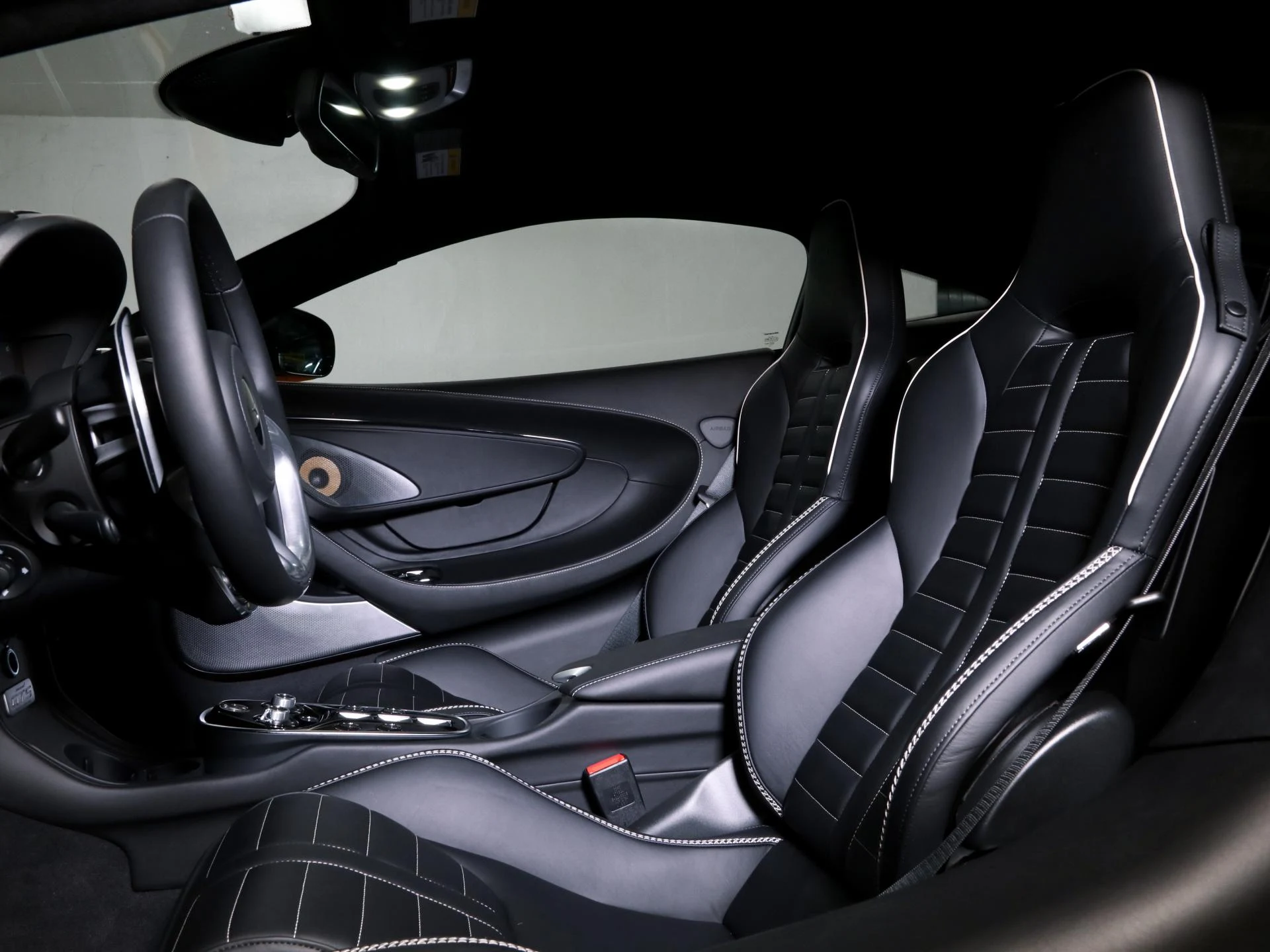 mph027_3043038186_New_2025_Aston_Martin_DBX_707_1752297236_4f1d458a7b