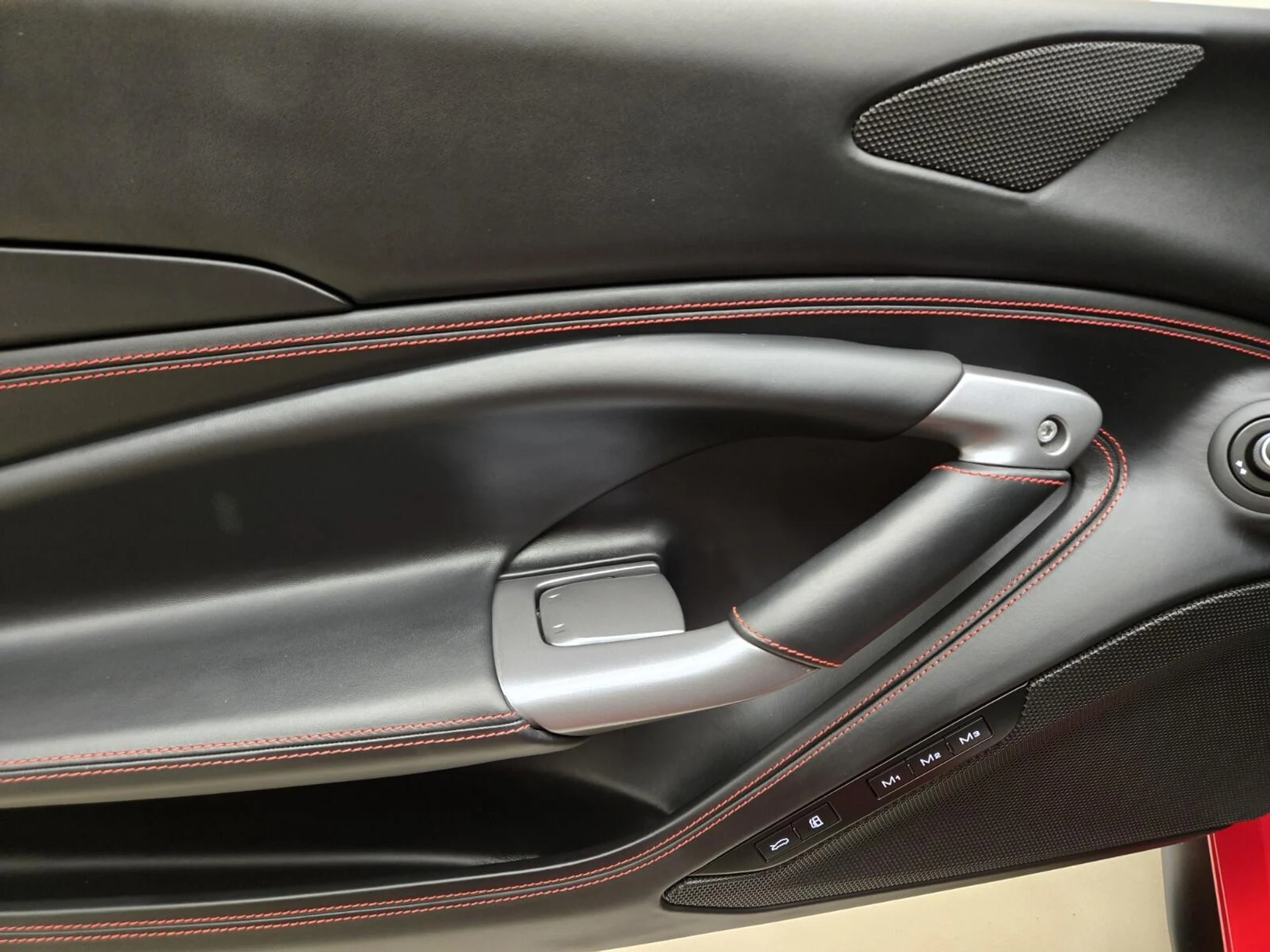 mph027_3044696088_Used_2020_Ferrari_F8_Tributo_1756364934_0f3cb17005