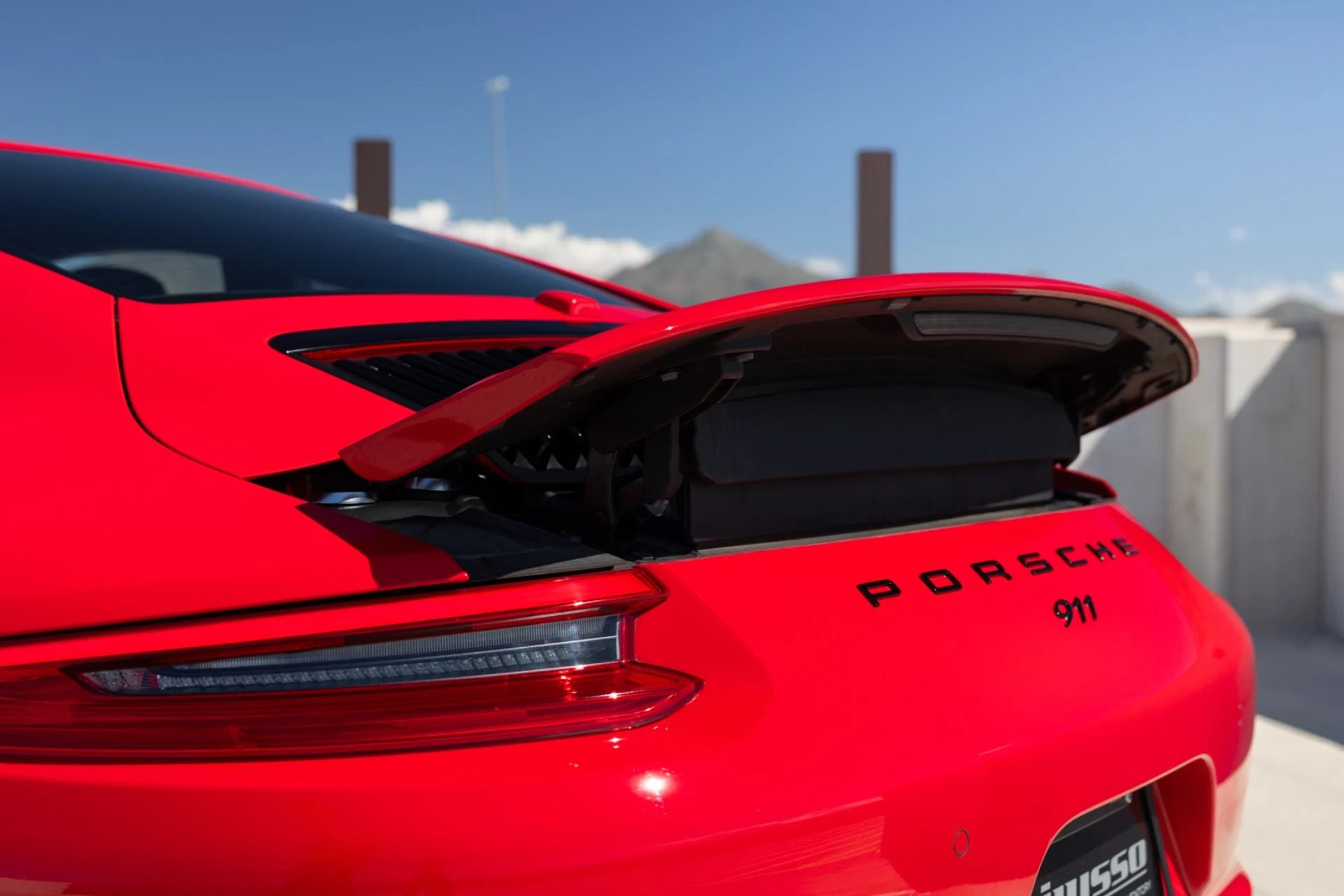 mph027_3058472451_Used_2018_Porsche_911_Carrera_S_1791834670_666dd8c772
