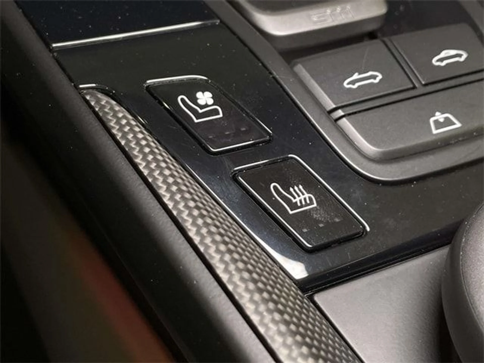 mph027_306065127_b19fc35aaf2f7a4ba465033987393c5fx_5deec19699