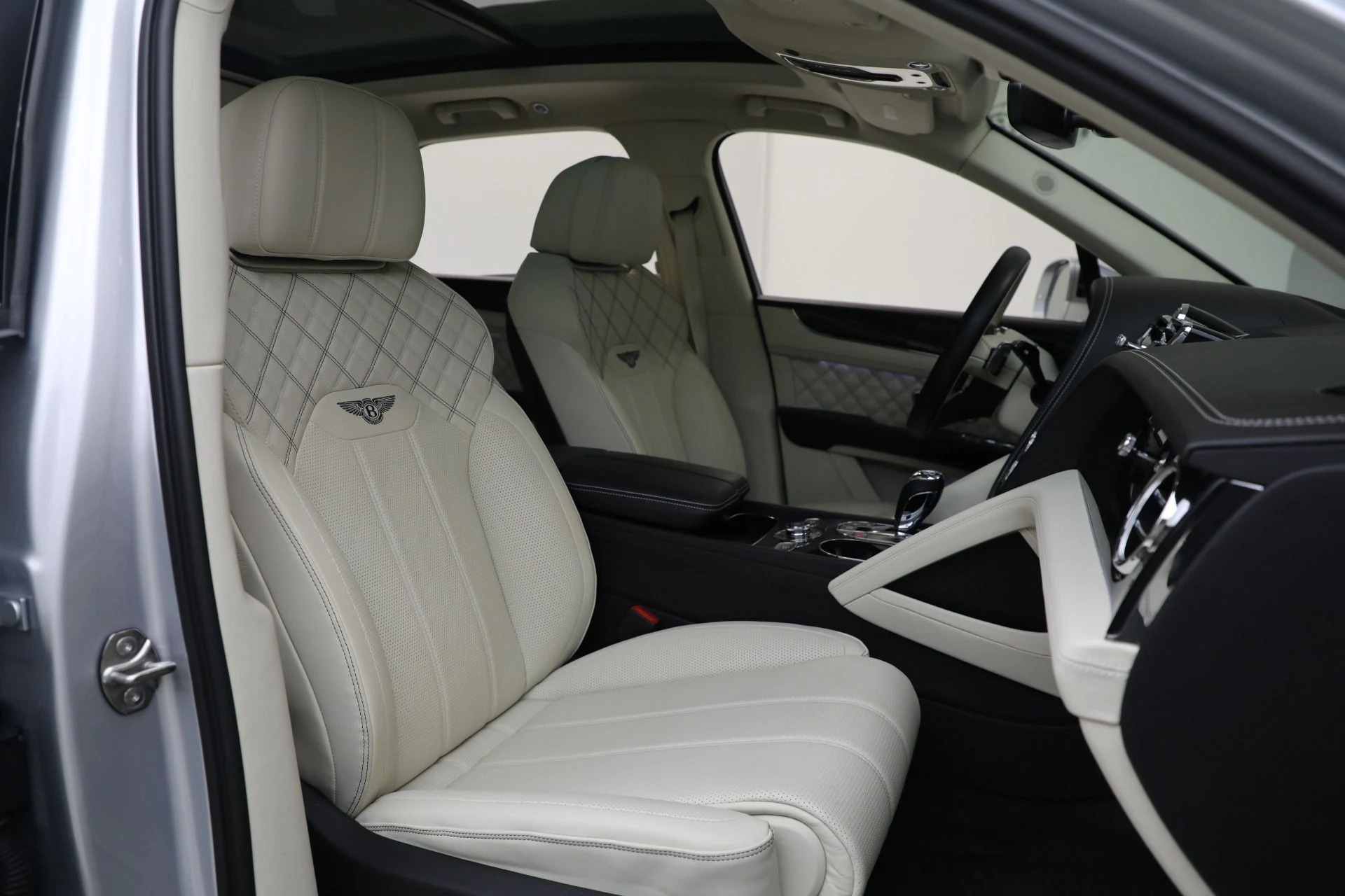 mph027_3067277565_Used_2021_Bentley_Bentayga_V8_5520931baf