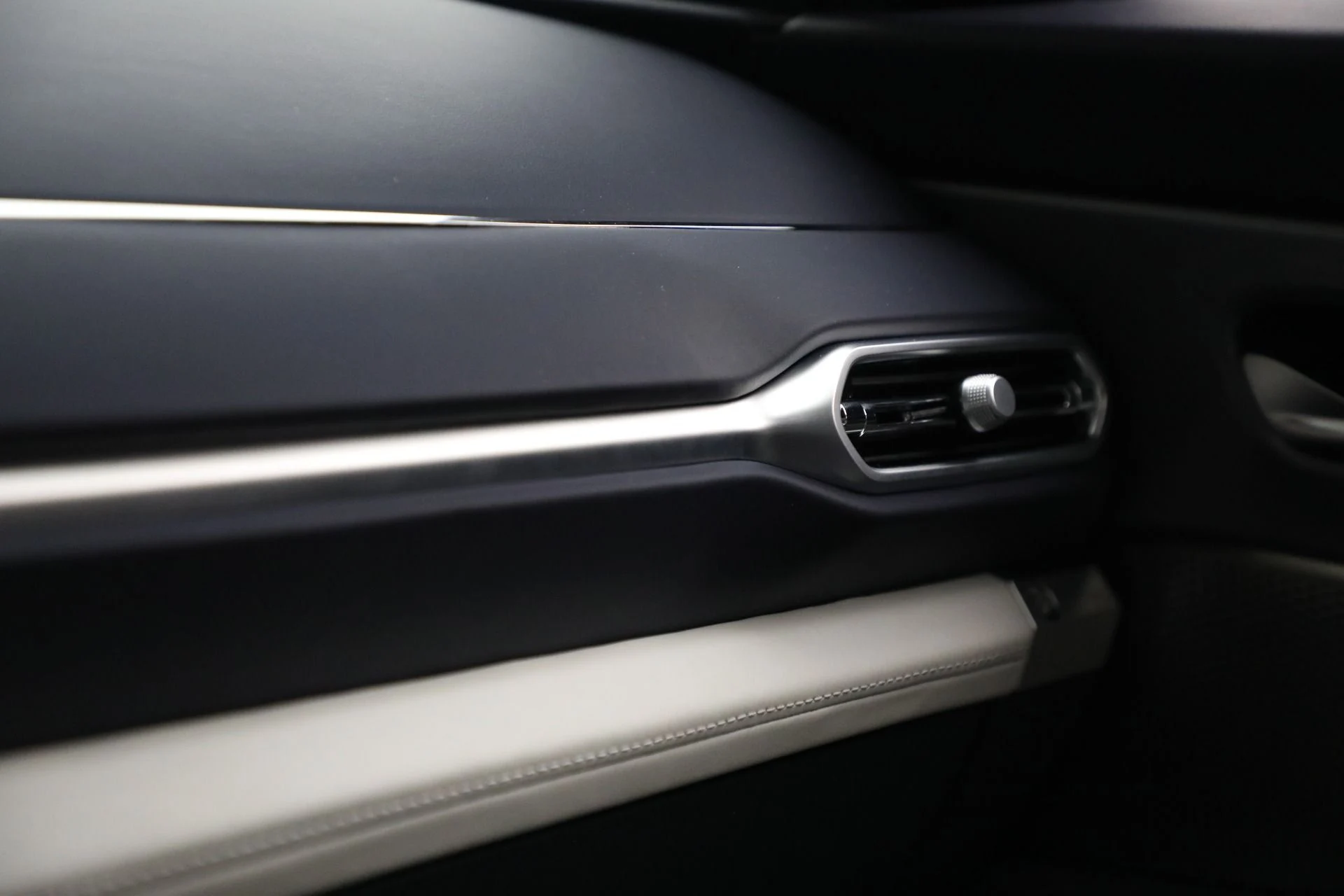 mph027_3070073210_New_2025_Aston_Martin_Vanquish_1735676879_f1a820d427