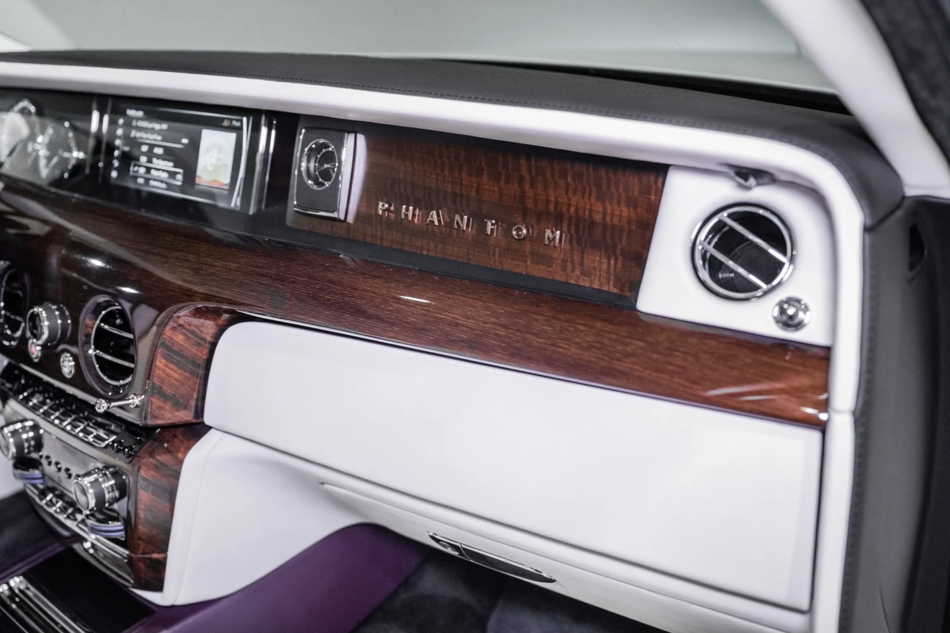 mph027_3108331600_Used_2018_Rolls_Royce_Phantom_1778080053_e0b29a2461