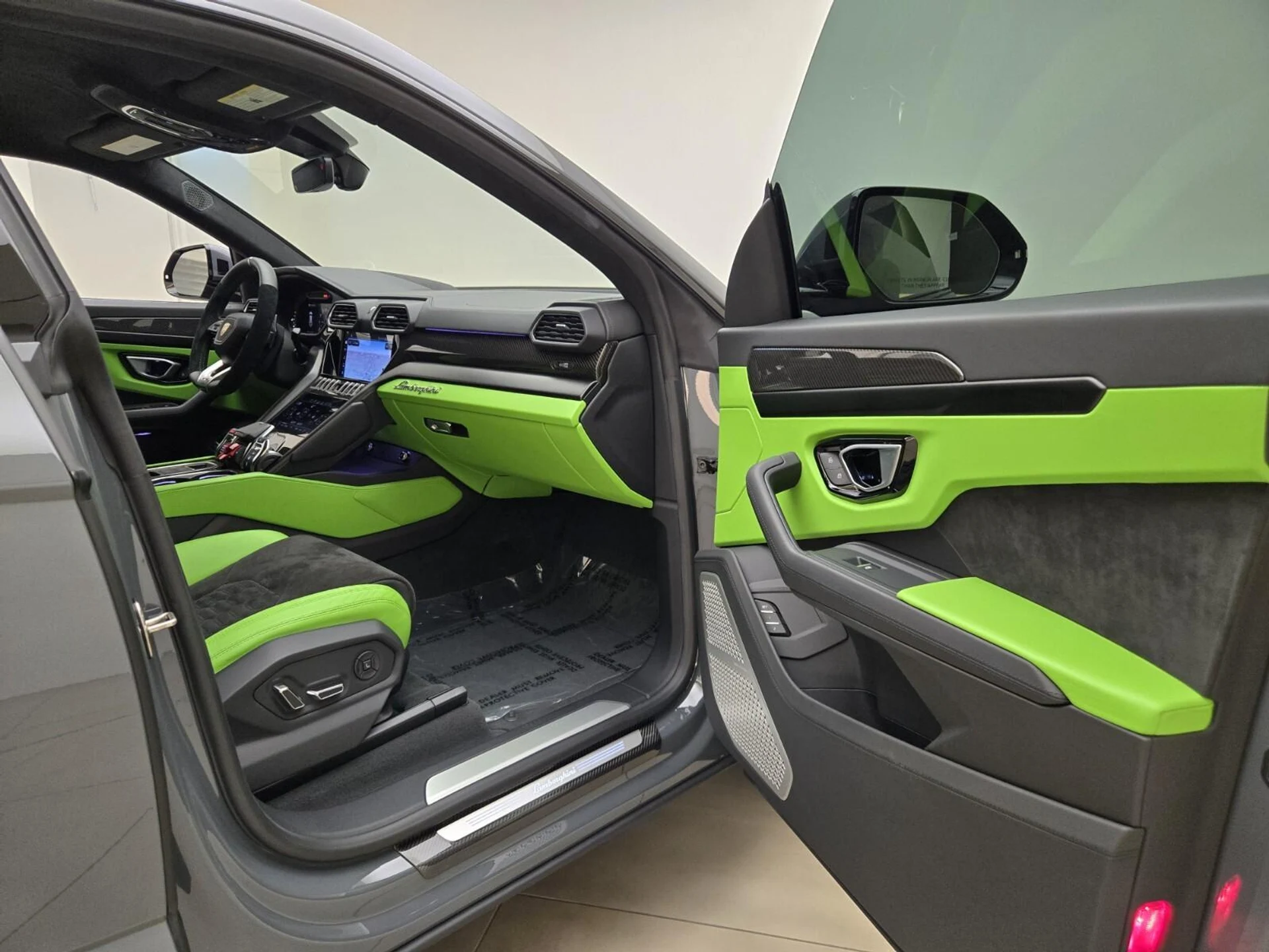 mph027_3109515839_Used_2022_Lamborghini_Urus_1785561915_296a348a5b