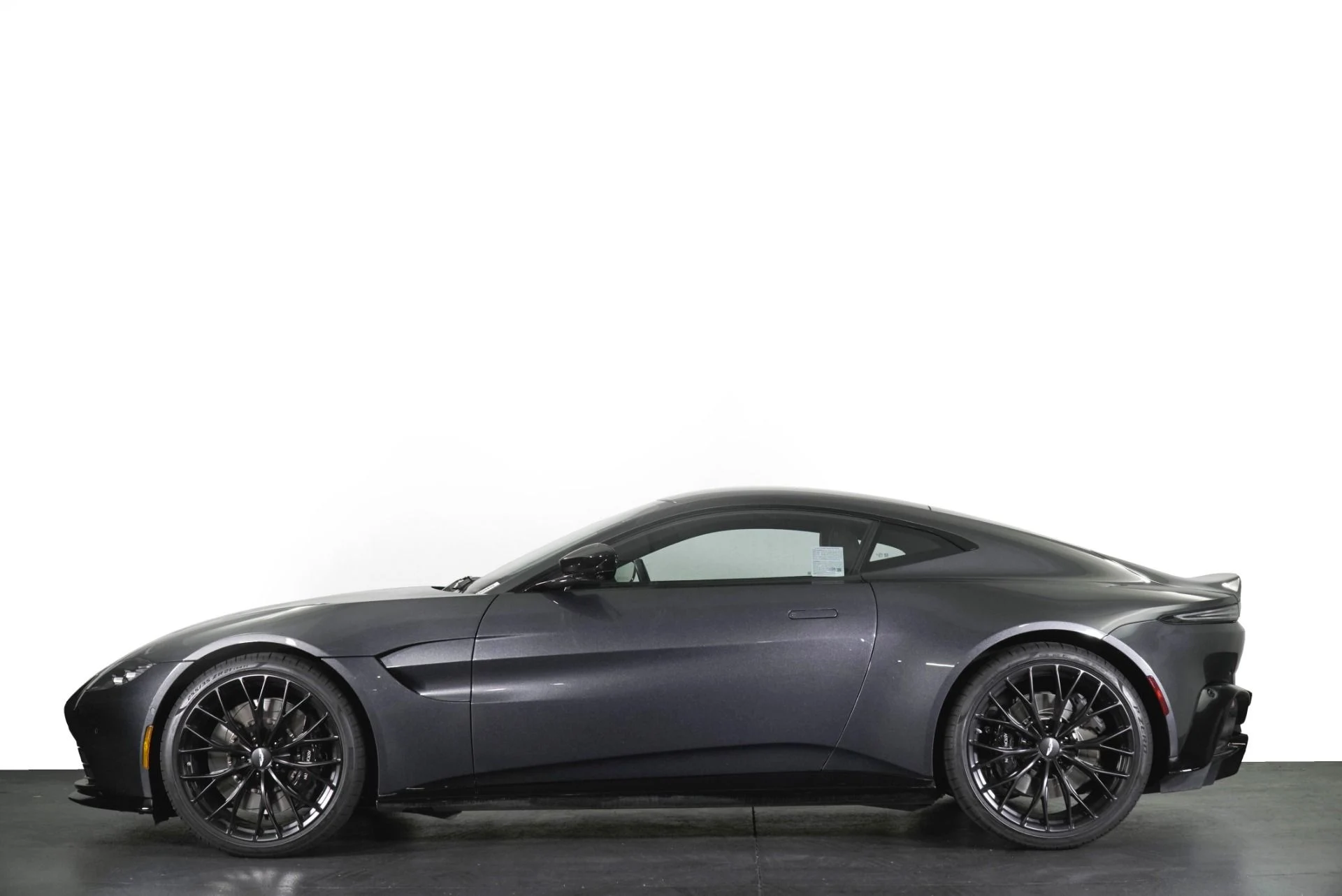 mph027_3115828893_Used_2023_Aston_Martin_Vantage_1779907330_63b2fb8ca5