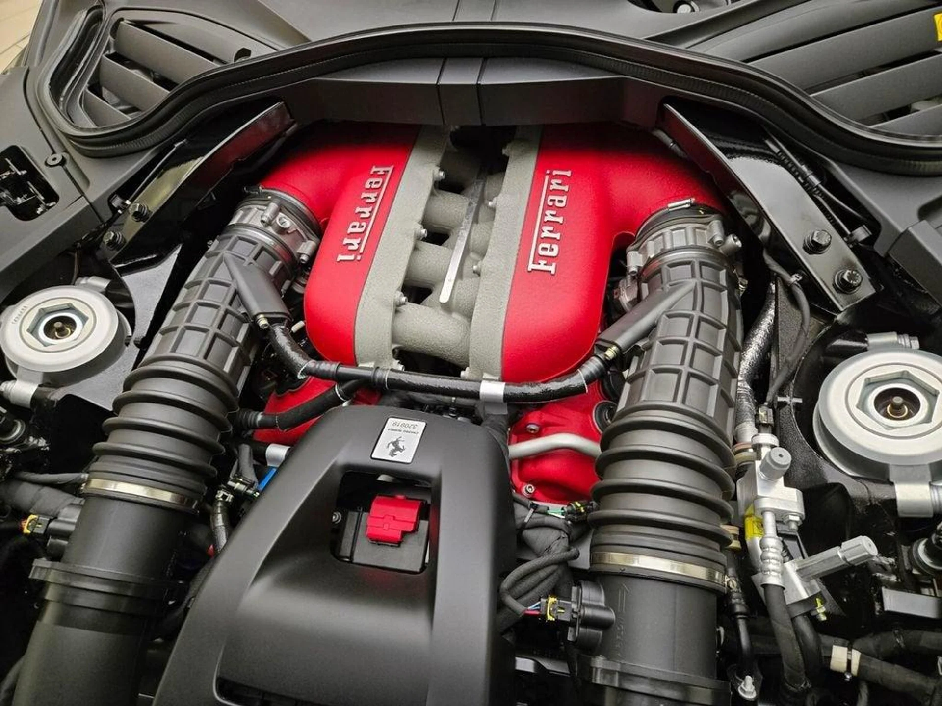 mph027_3133422059_Used_2025_Ferrari_Purosangue_1783163648_cf59bd7bbb