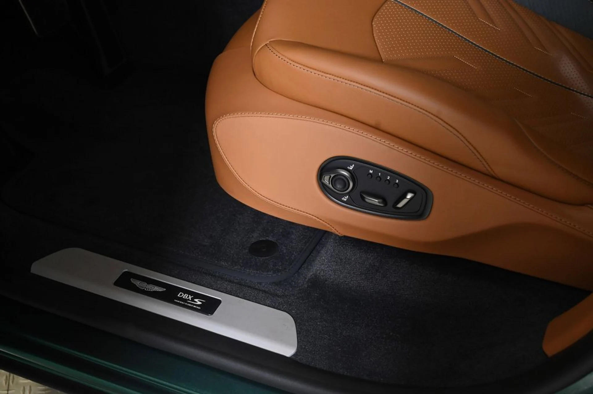 mph027_3136794281_new_2026_aston_martin_dbx_sawd_11350_23004766_27_1024_ad08e774d3