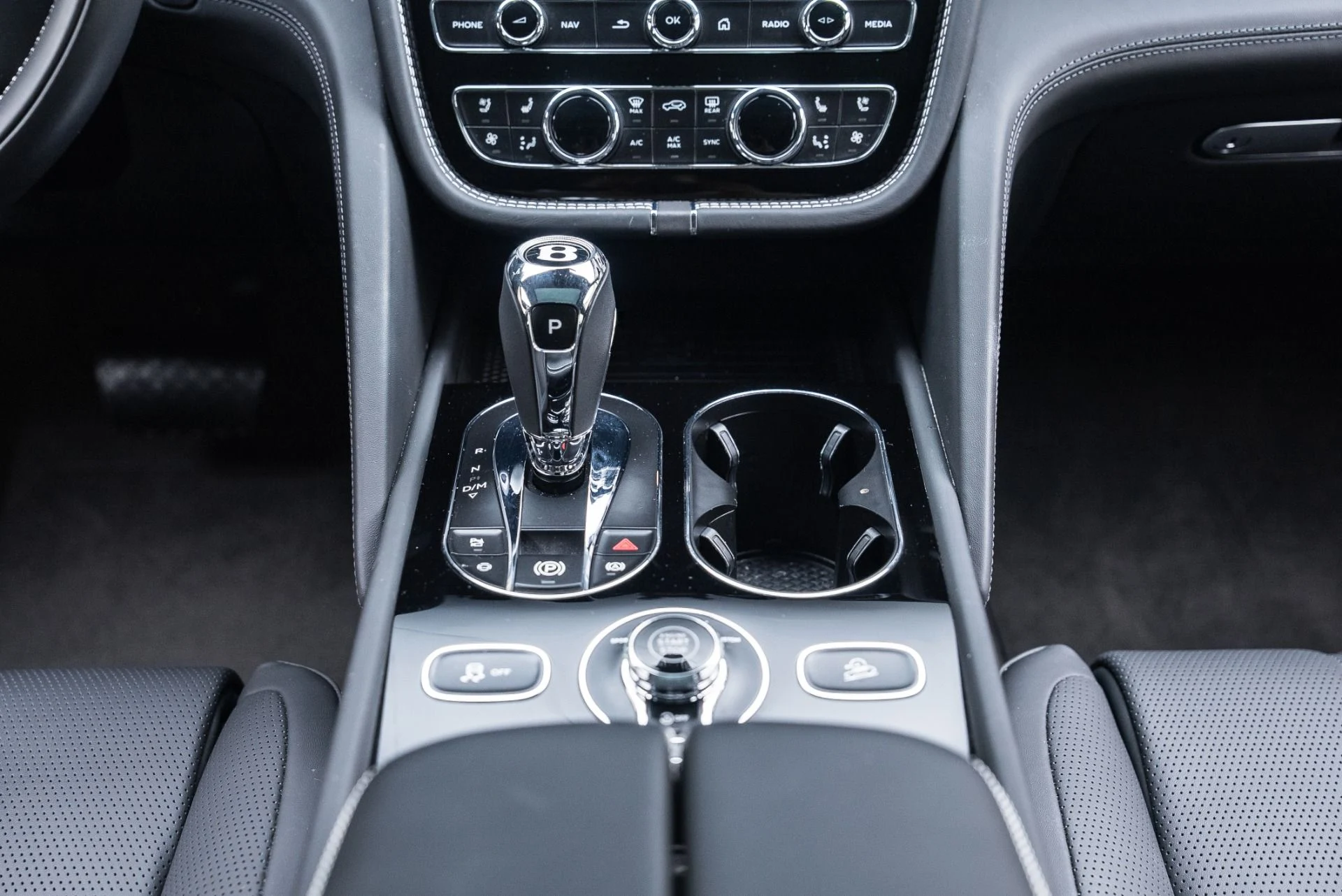 mph027_3141691754_Used_2024_Bentley_Bentayga_V8_1765306976_24ec782265