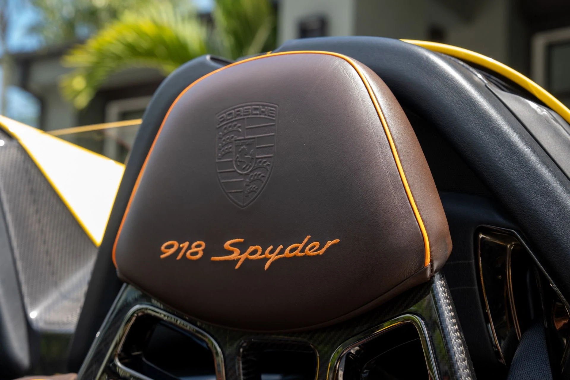 mph027_3143113388_Used_2015_Porsche_918_Spyder_1782406243_7c55a35998