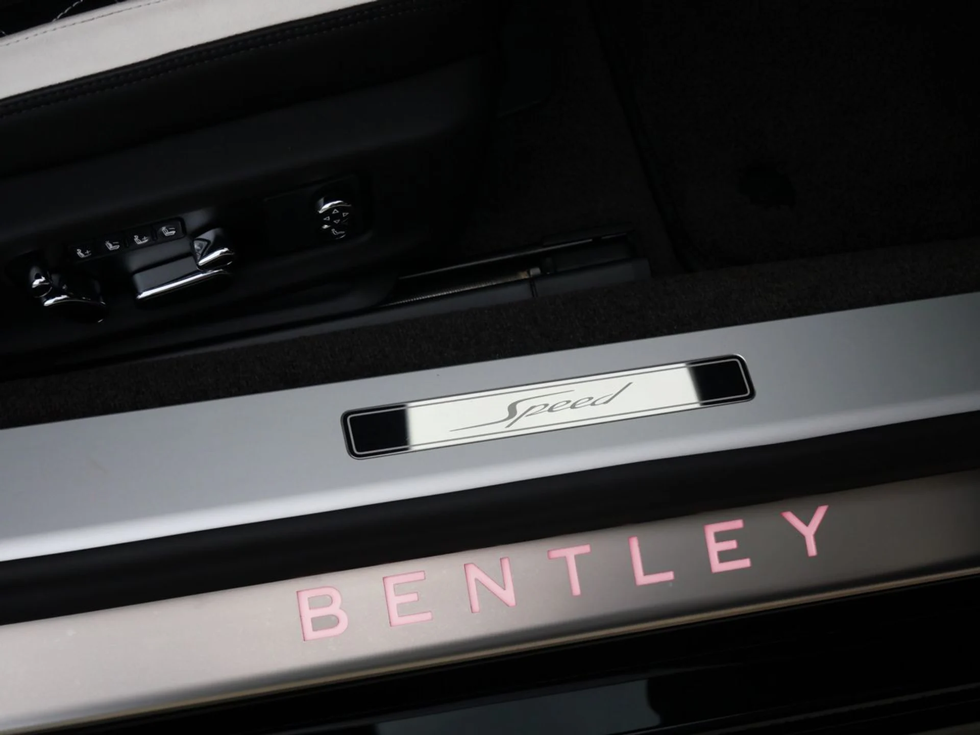 mph027_3145301294_70c96736af5bf75da0927c1c1c88c7d1x_7bd8e39faf