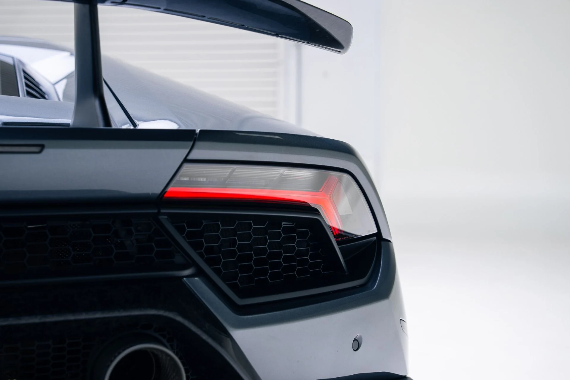 mph027_3146387702_Used_2018_Lamborghini_Huracan_LP_640_4_Performante_1765562514_ed8b9f8340