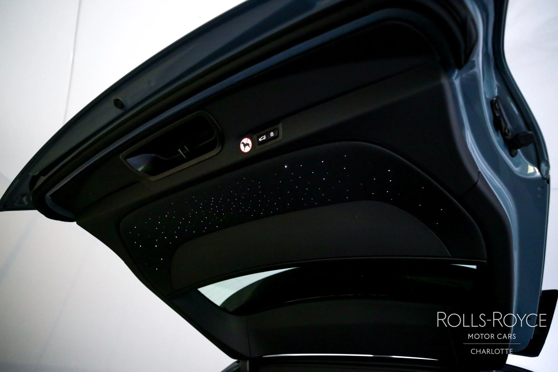 mph027_3147265281_Used_2025_Rolls_Royce_Cullinan_1759510735_ed3ce47332