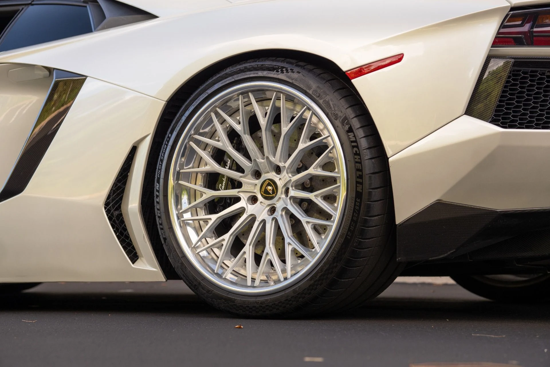 mph027_3147517579_Used_2015_Lamborghini_Aventador_LP_700_4_1755636746_25f8fbbbac