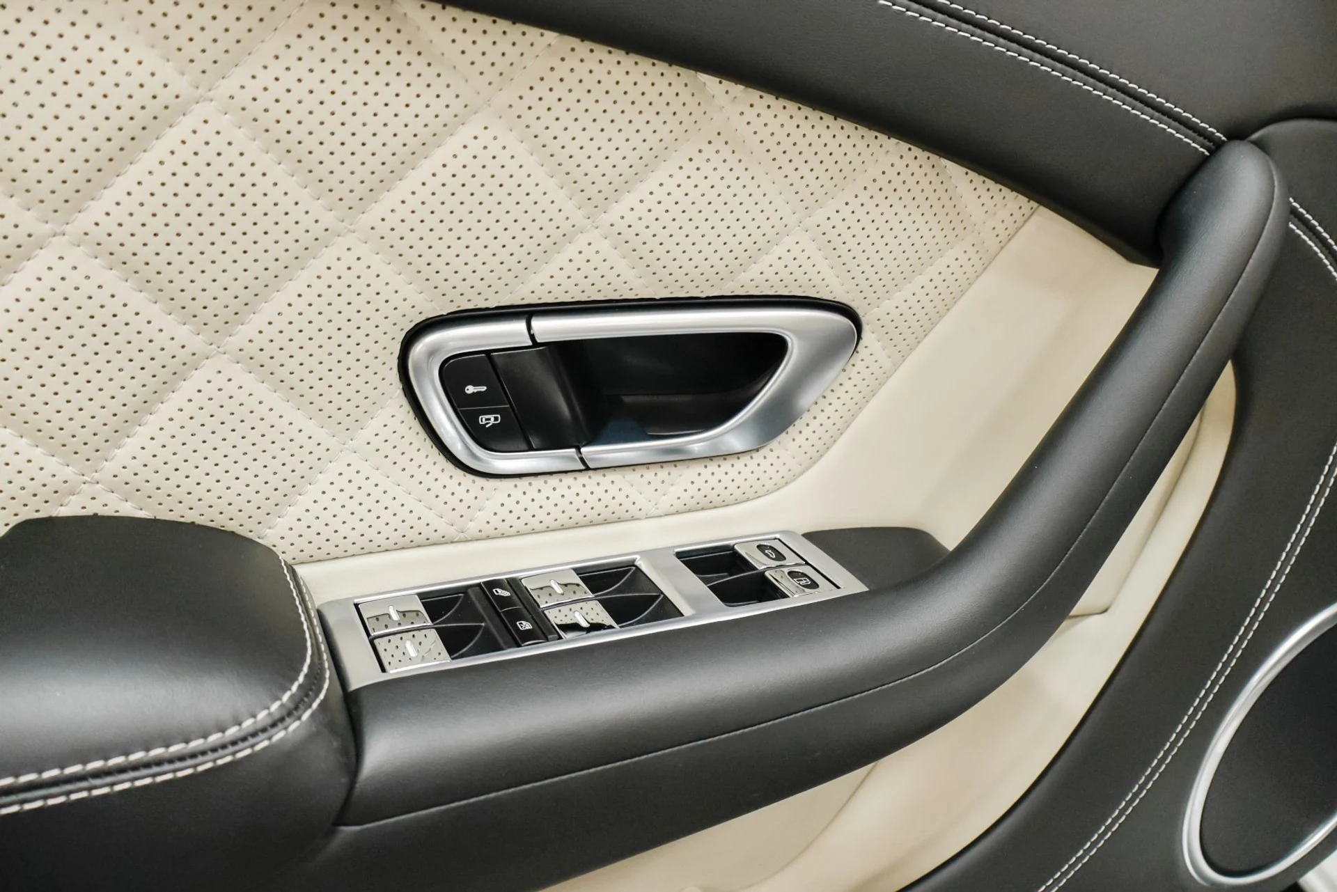 mph027_3150038319_Used_2016_Bentley_Continental_GT_W12_1765815646_43ece1caee