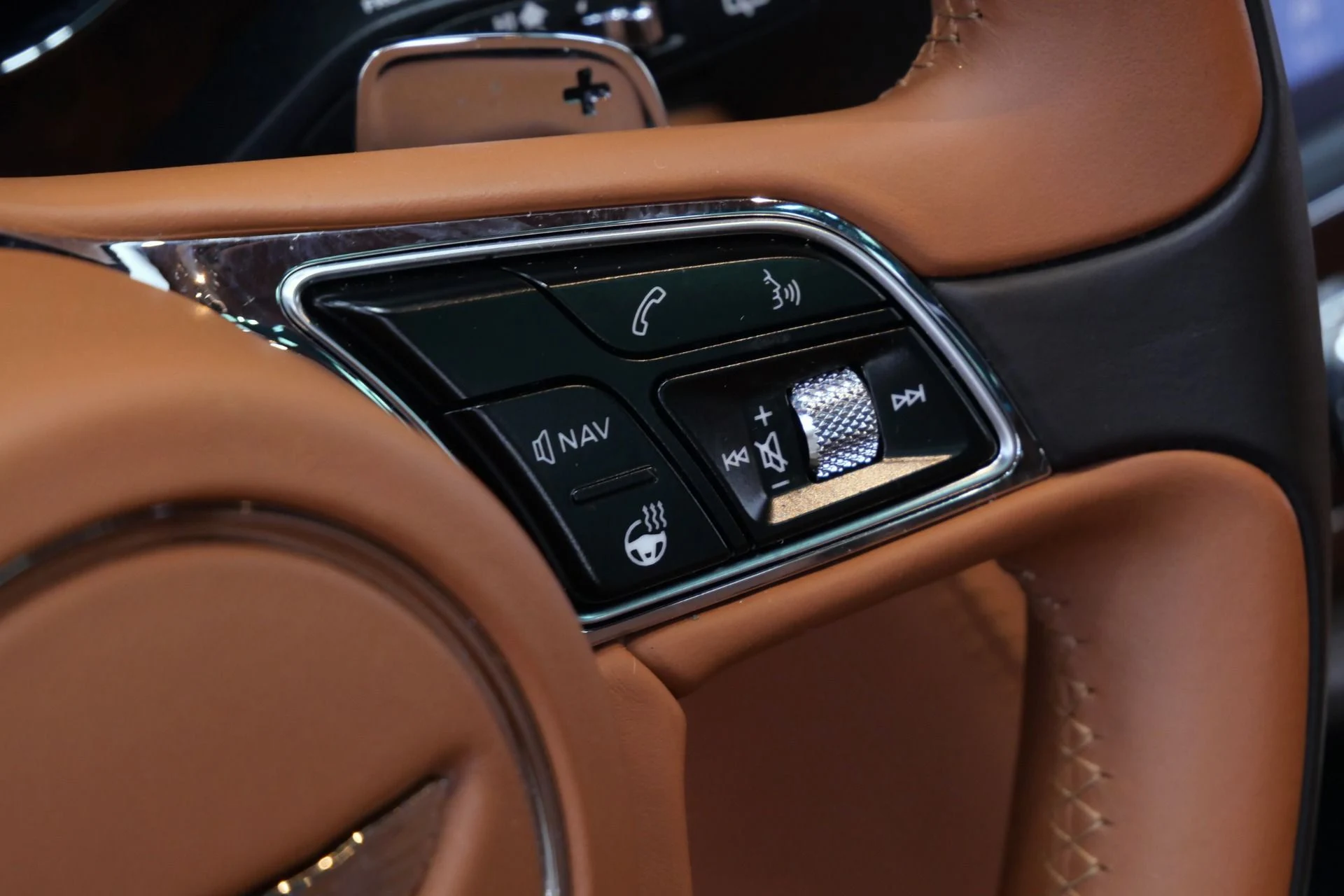 mph027_3150459506_Used_2017_Bentley_Bentayga_W12_Four_Seat_Comfort_Specification_with_Rear_Console_1776956660_0b2efd1f26