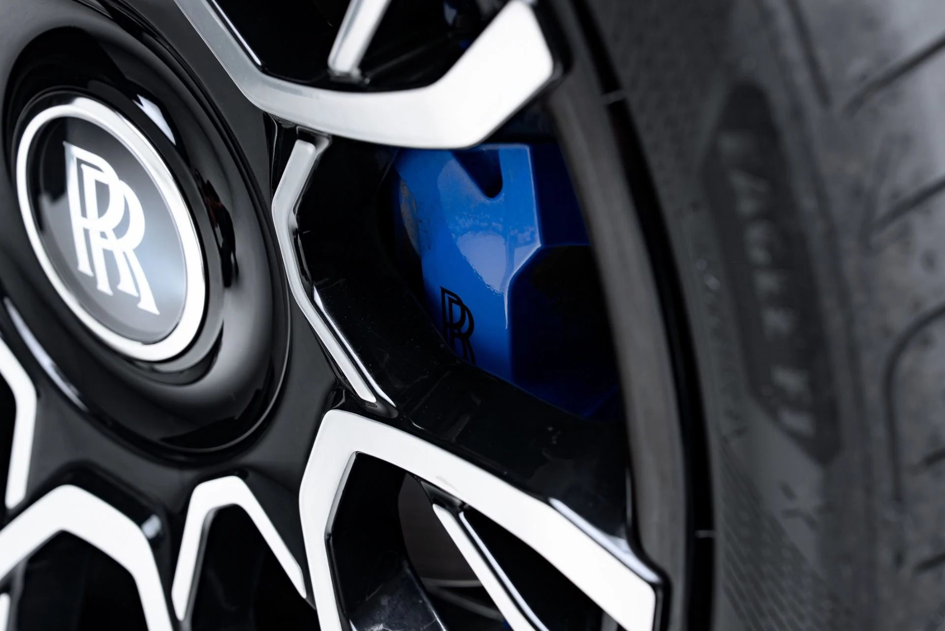 mph027_3153450277_Used_2023_Rolls_Royce_Black_Badge_Ghost_1776470002_774a70fa91