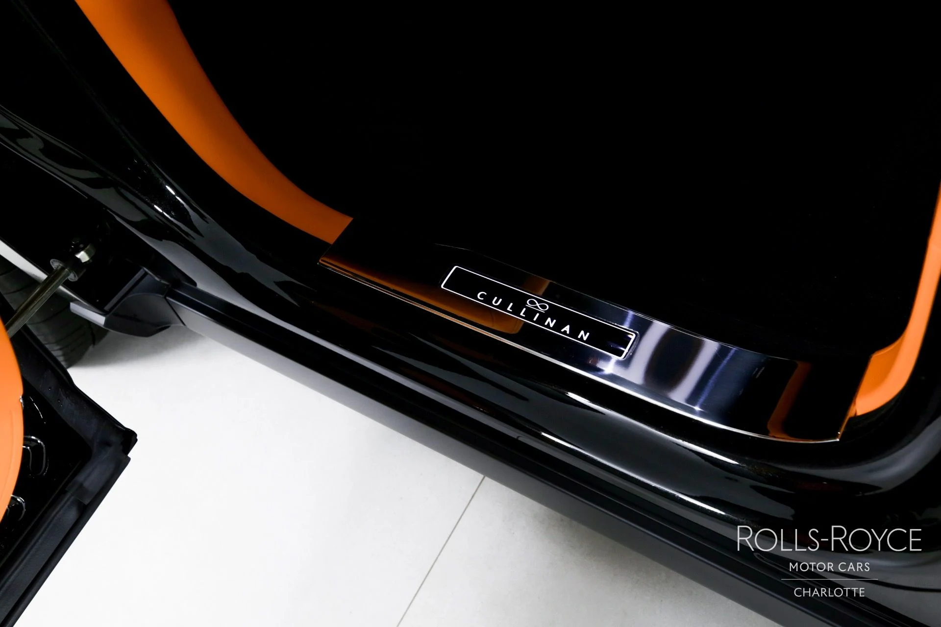 mph027_3167076017_Used_2023_Rolls_Royce_Black_Badge_Cullinan_1715880201_e99f72a137