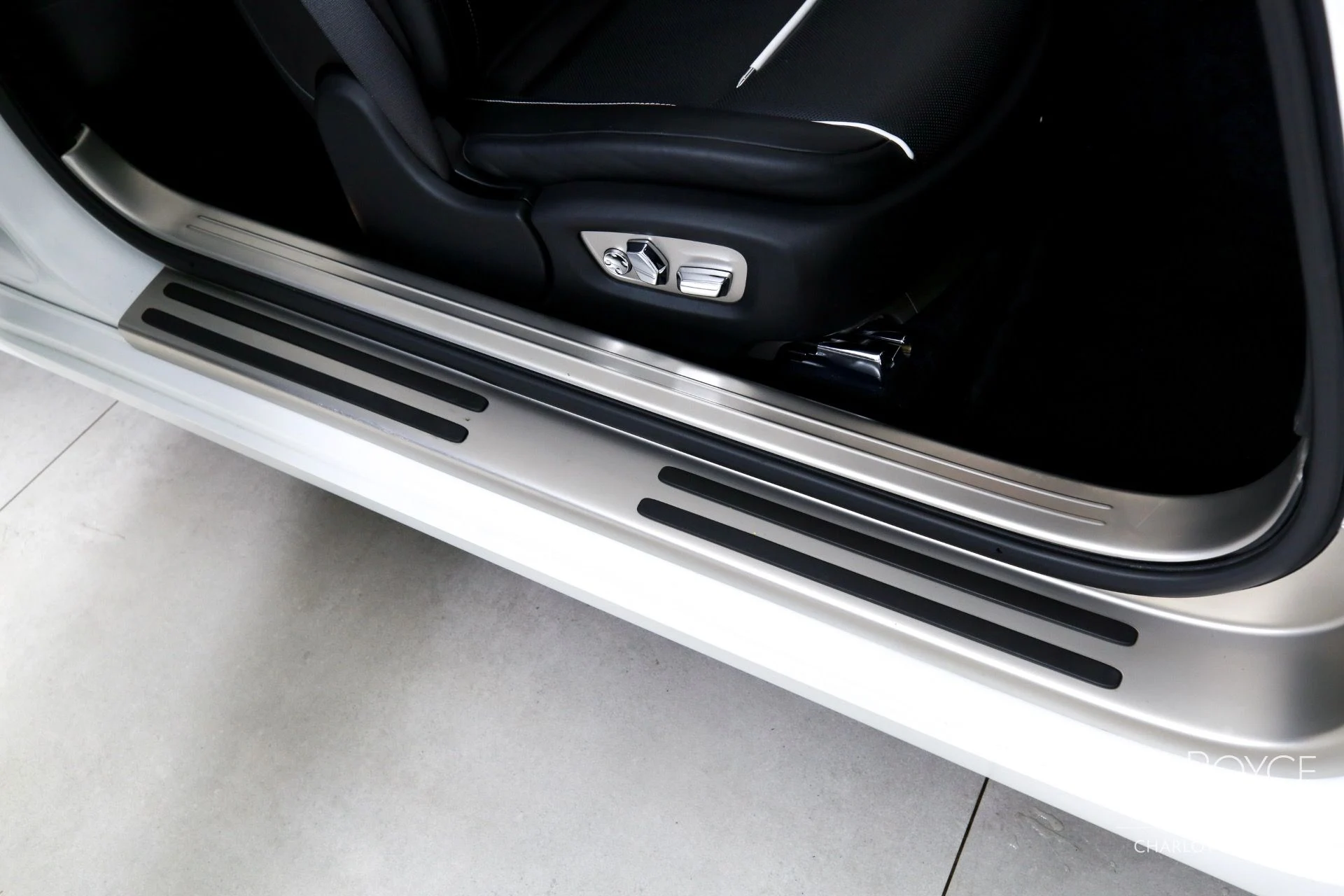 mph027_3168663291_Used_2018_Rolls_Royce_Dawn_1750953521_ae8a747dfd
