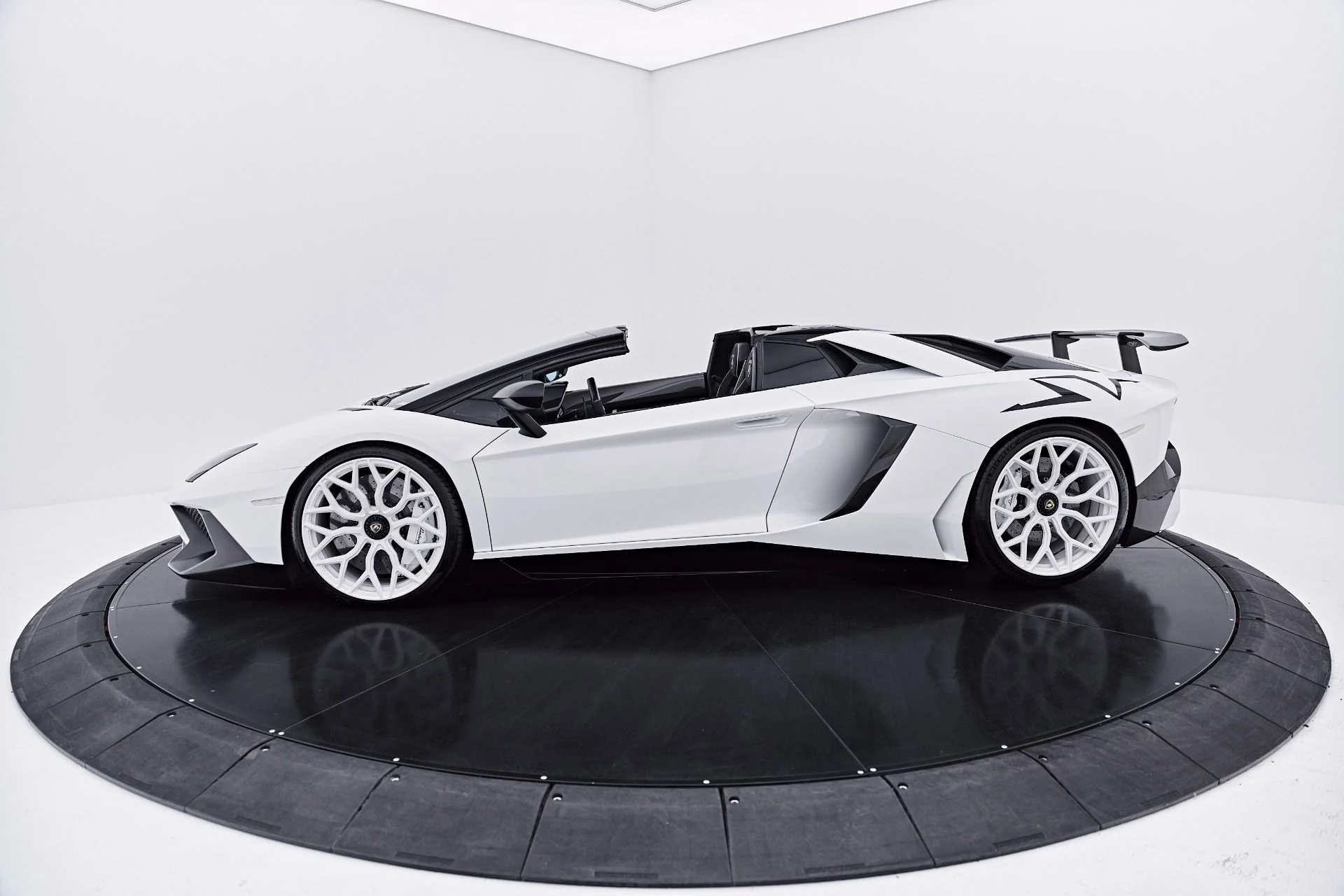 mph027_3170174295_Used_2016_Lamborghini_Aventador_LP_750_4_Super_Veloce_1785199419_91c5a2c0c4