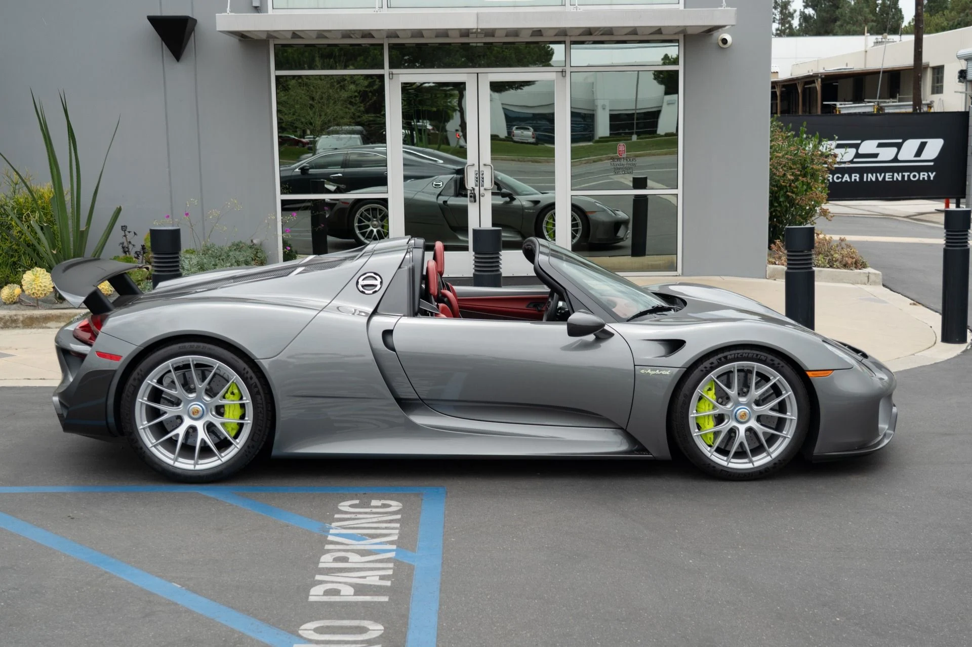 mph027_3178165151_Used_2015_Porsche_918_Spyder_1756496999_12aa622398