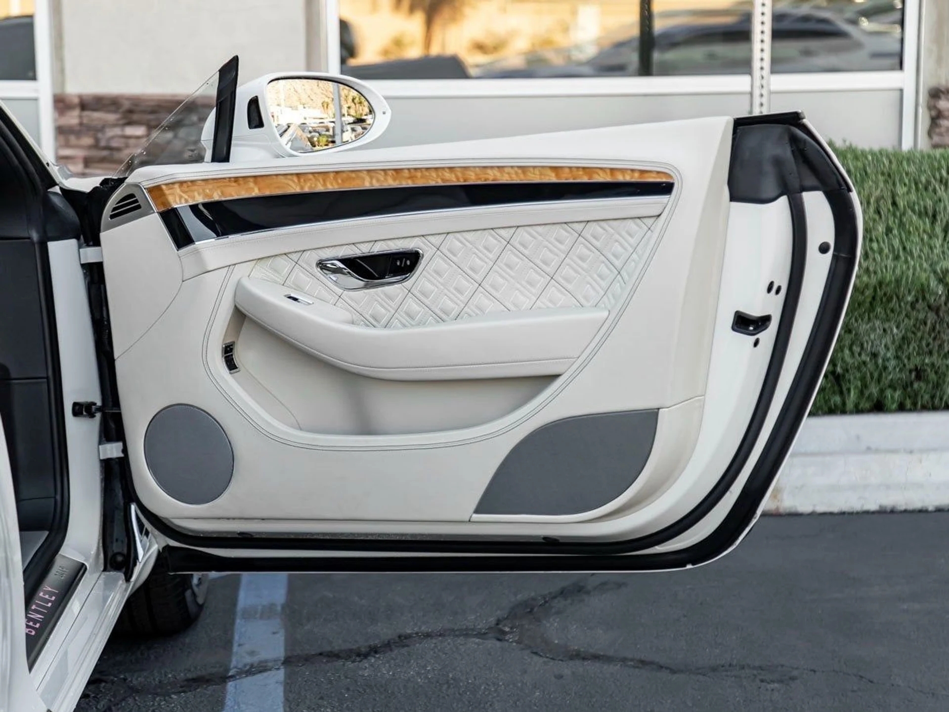 mph027_3180121272_28_5fe26a9fd8