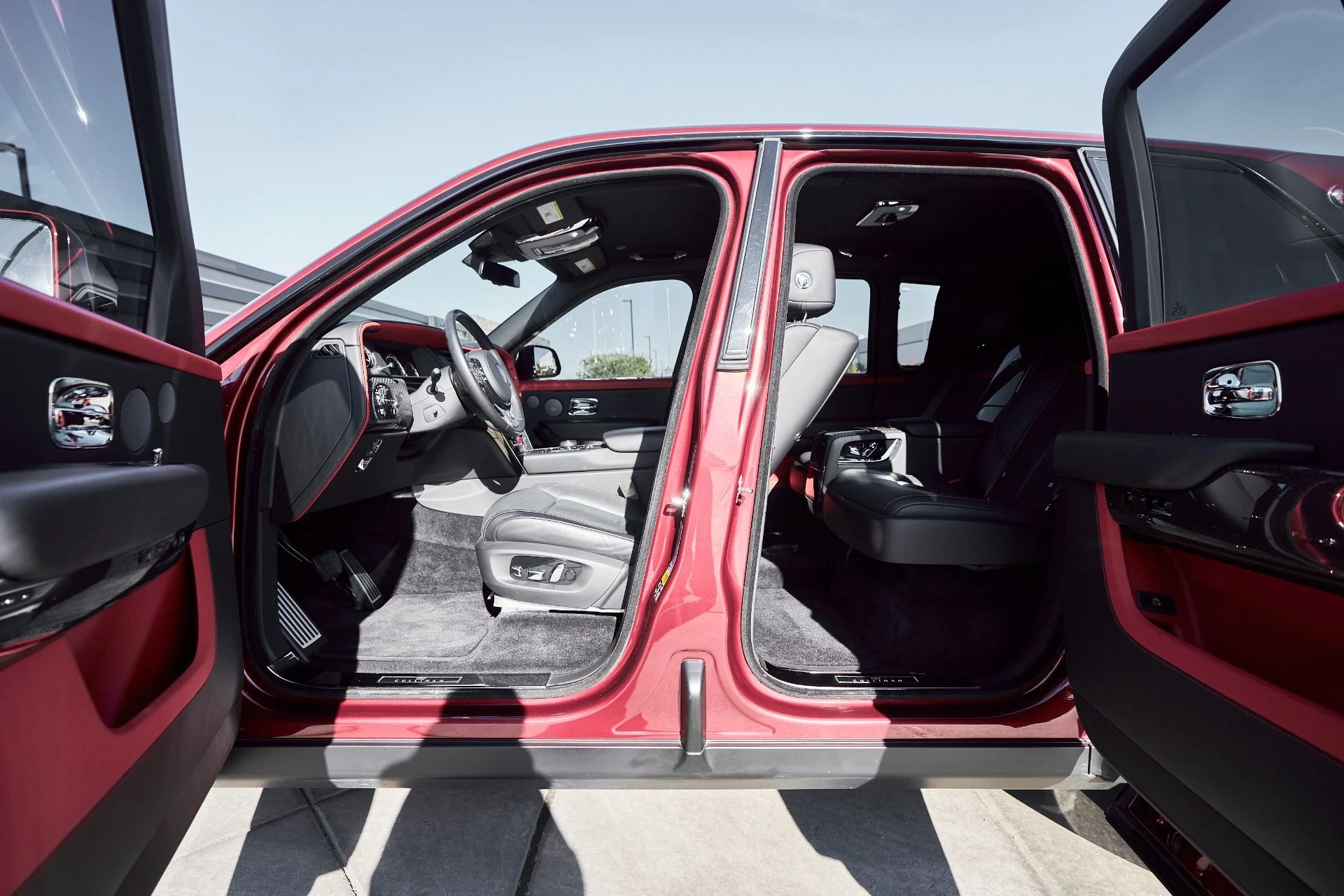 mph027_3191003239_Used_2022_Rolls_Royce_Cullinan_Black_Badge_1764038726_ed0dc2b0d0