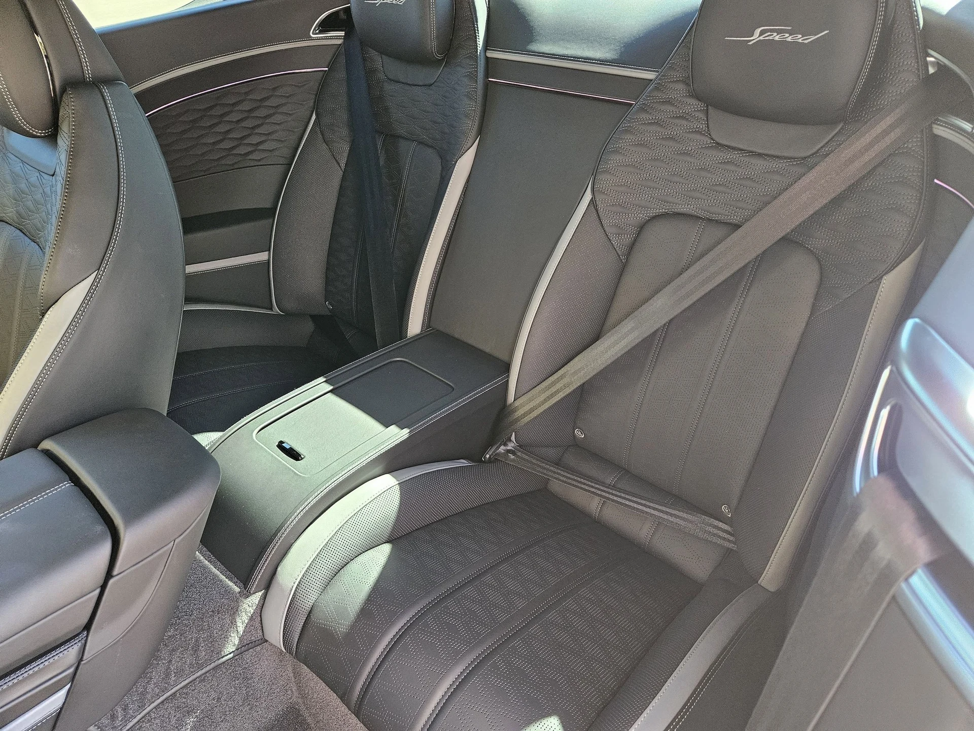 mph027_3199121995_09b8beb80174f8a44cfd0389ec5e55d5x_05f2595bb6