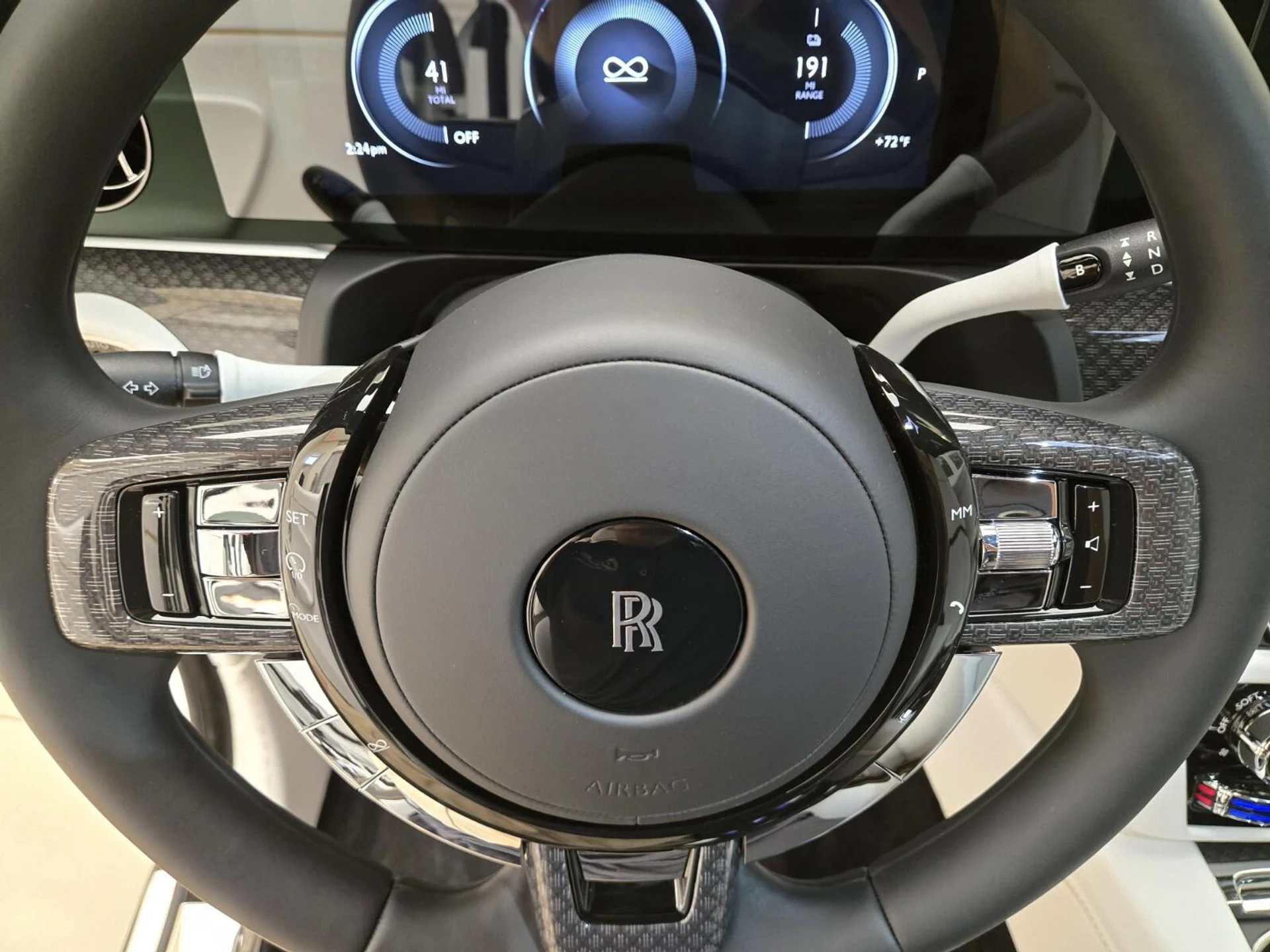 mph027_3199935067_New_2025_Rolls_Royce_Black_Badge_Spectre_1753162691_4e3dcb0eed