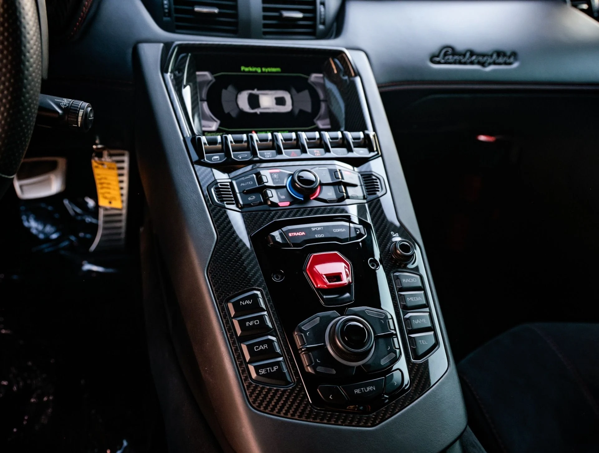 mph027_3201303121_Used_2018_Lamborghini_Aventador_S_1762208356_294fc20c12