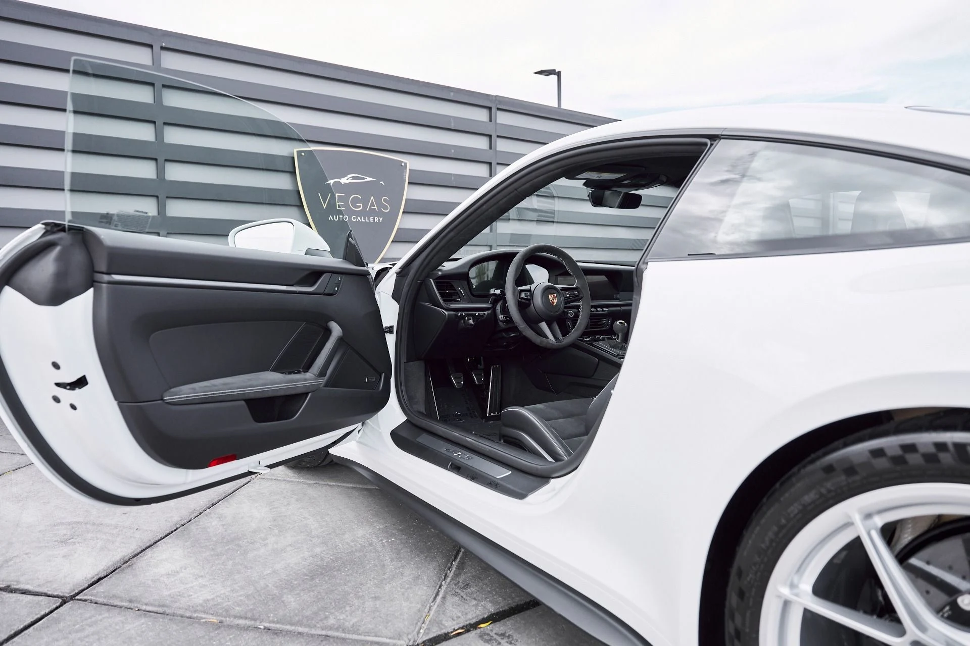 mph027_322224549_Used_2025_Porsche_911_GT_3_1766797613_9dfd0511d3