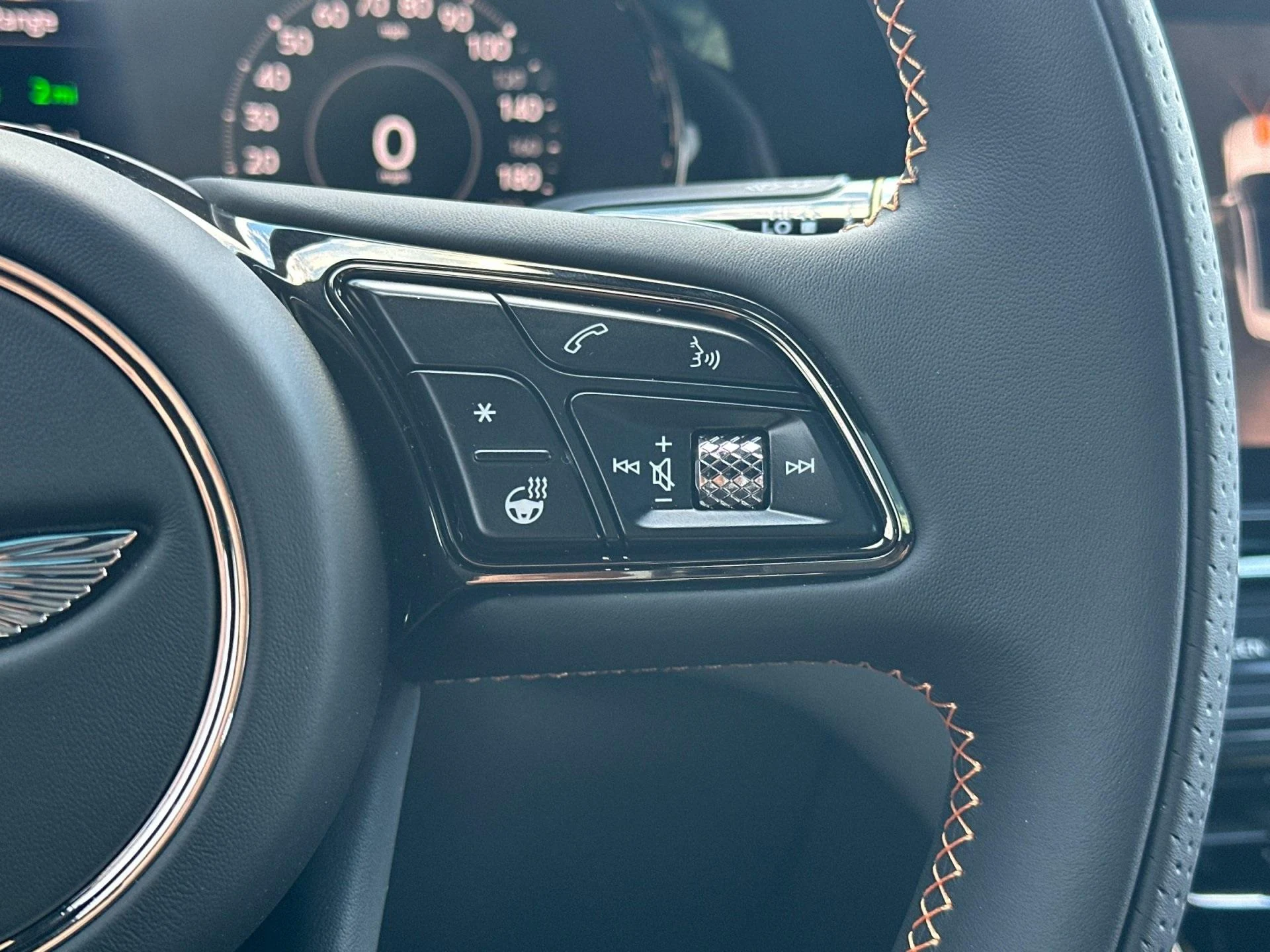 mph027_322260426_New_2025_Bentley_Flying_Spur_Mulliner_1762940645_3a8f30d50d