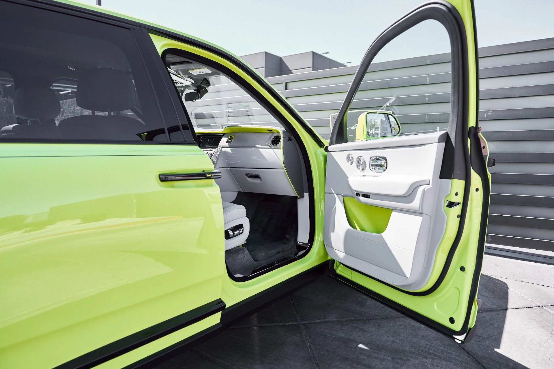 mph027_3226651697_Used_2024_Rolls_Royce_Cullinan_Base_1773162589_c6ea64eb8b