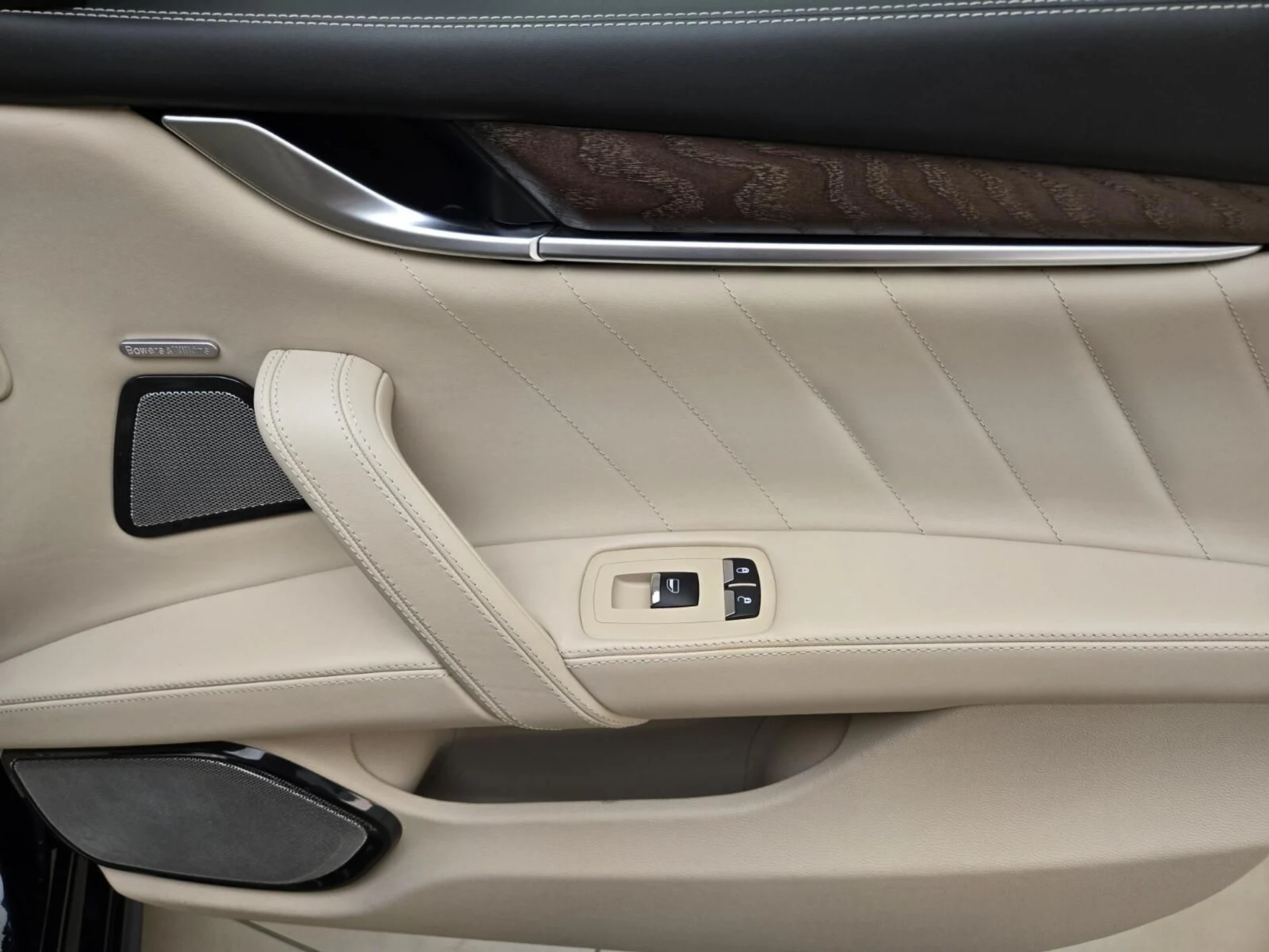 mph027_3233665196_Used_2022_Maserati_Ghibli_Modena_1770446749_b96dc50878