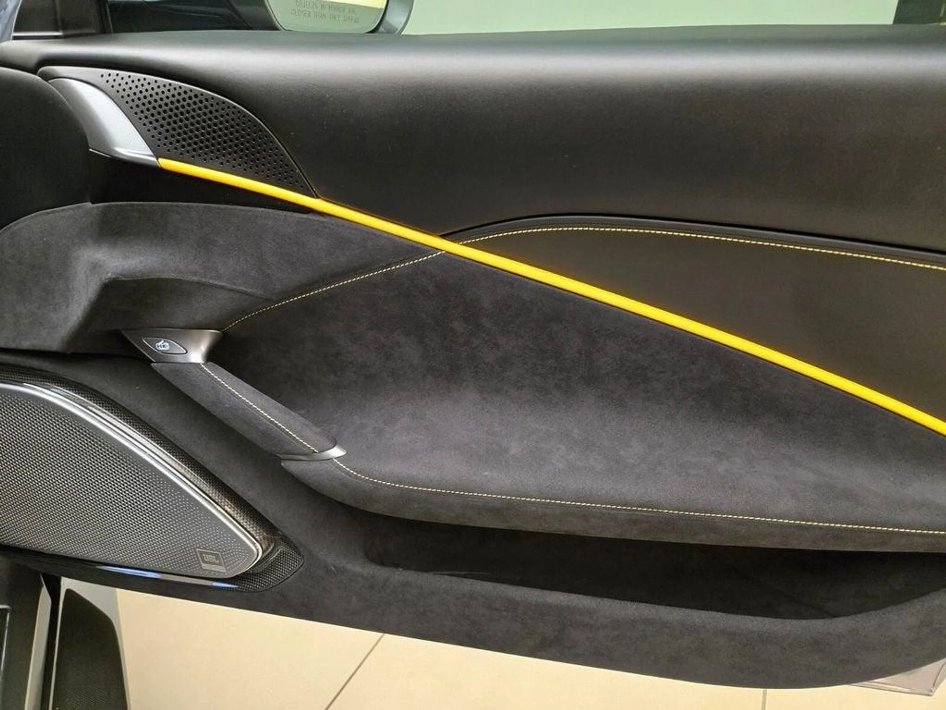 mph027_3242191855_Used_2022_Ferrari_Roma_1775292315_1e2f85c936