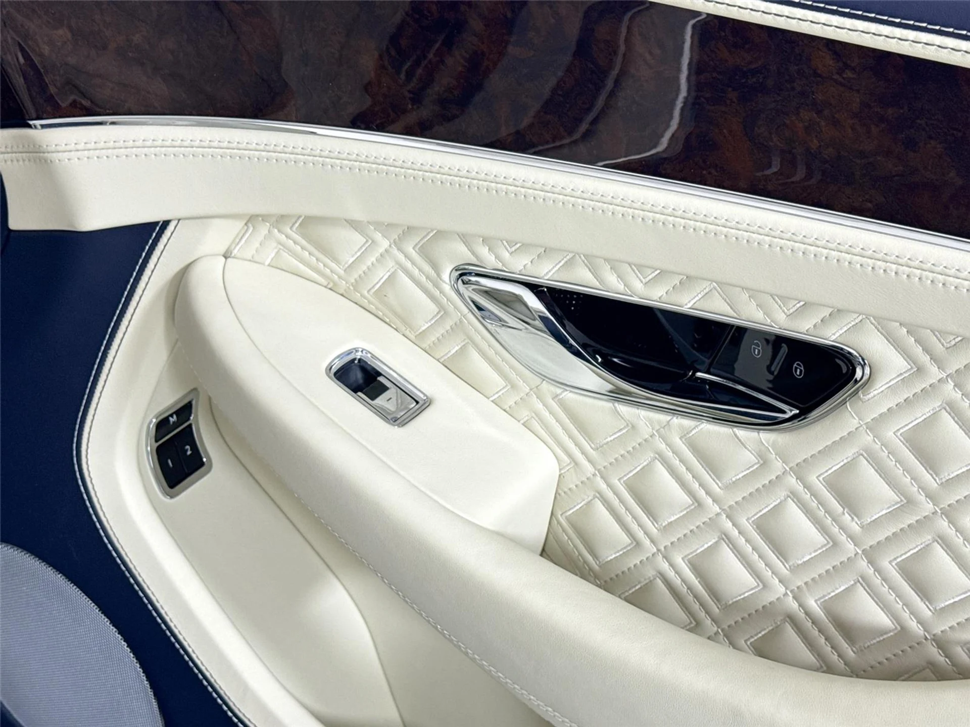 mph027_3243470792_07b7acb1b495526df607e553c3edd245_8ea306943c