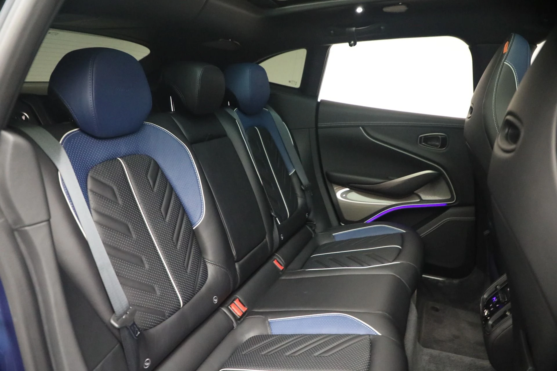mph027_3244204361_New_2026_Aston_Martin_DBX_S_1779920374_719263fc5c