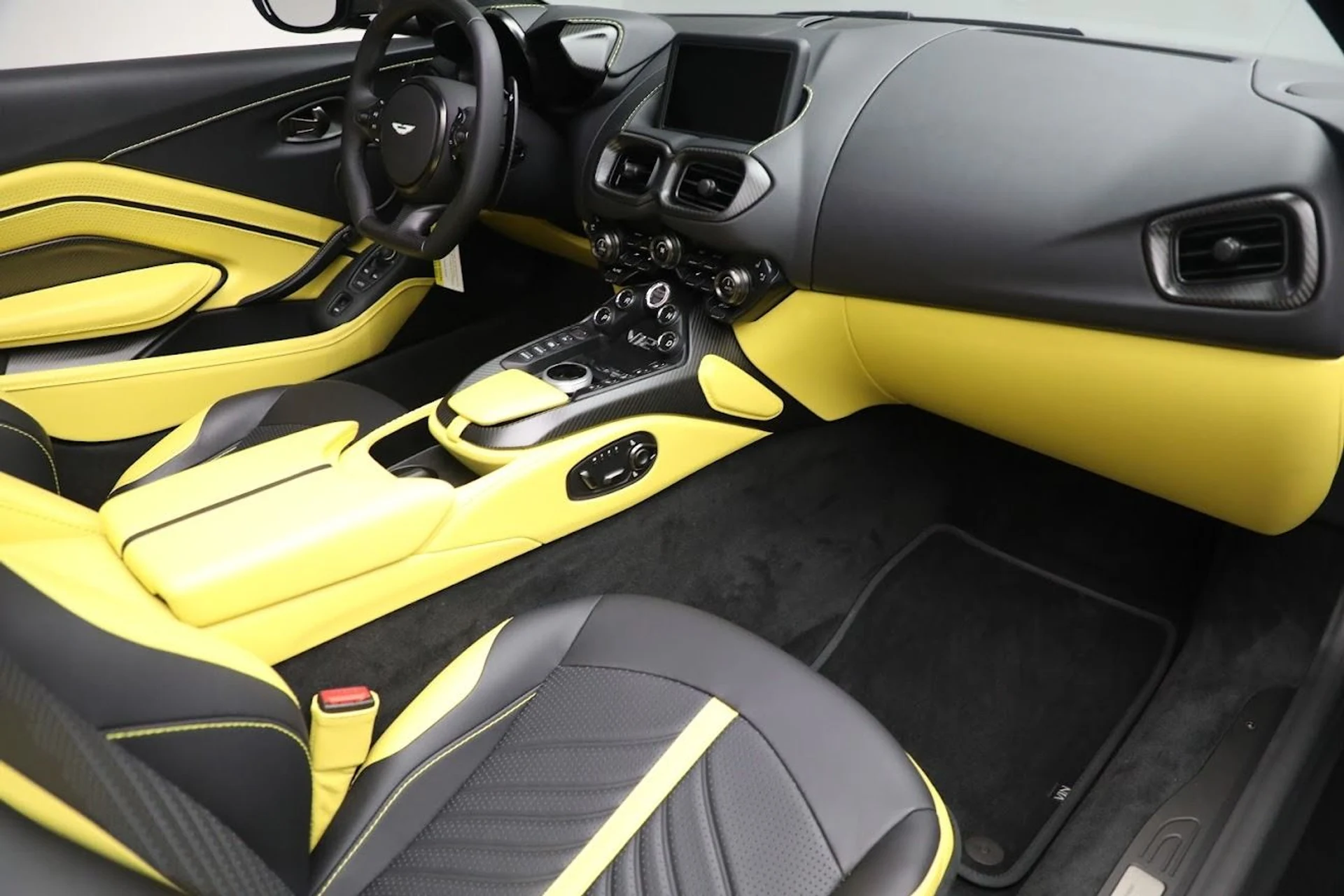 mph027_3246789280_Used_2023_Aston_Martin_Vantage_V12_1687444726_bb454a8e89