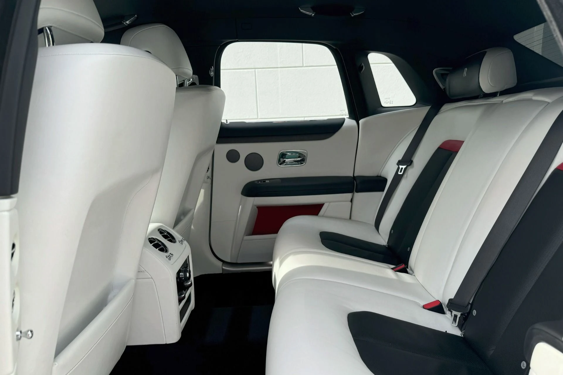 mph027_3249335875_Used_2022_Rolls_Royce_Ghost_1751353922_3a97e1b481