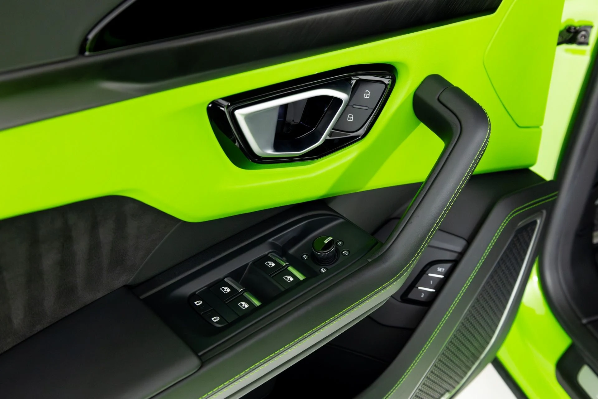 mph027_3249793782_Used_2023_Lamborghini_Urus_S_1769555052_6b446d339b