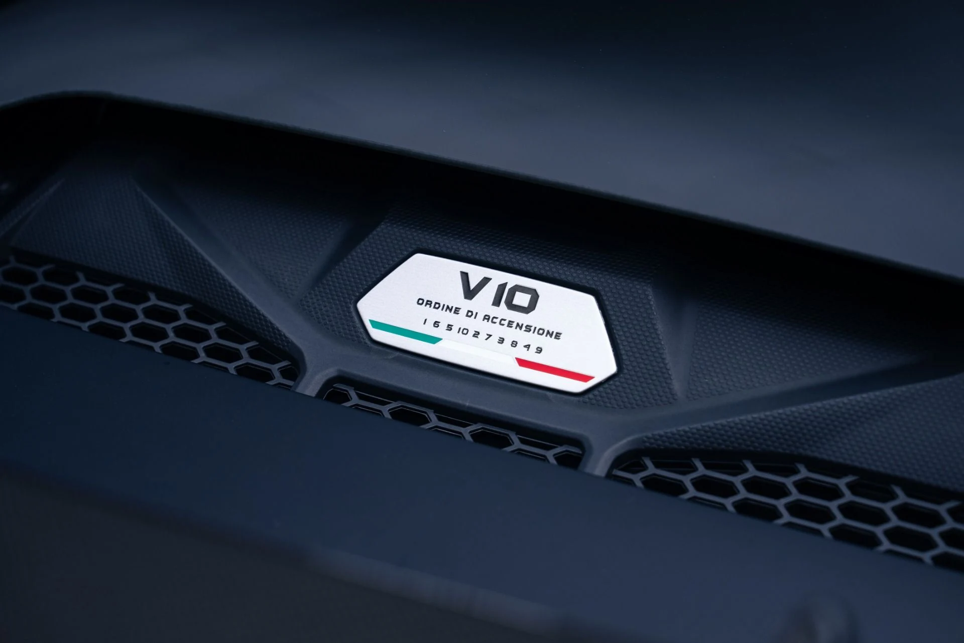 mph027_3250376050_Used_2021_Lamborghini_Huracan_EVO_1765497065_1f1f3c3b73