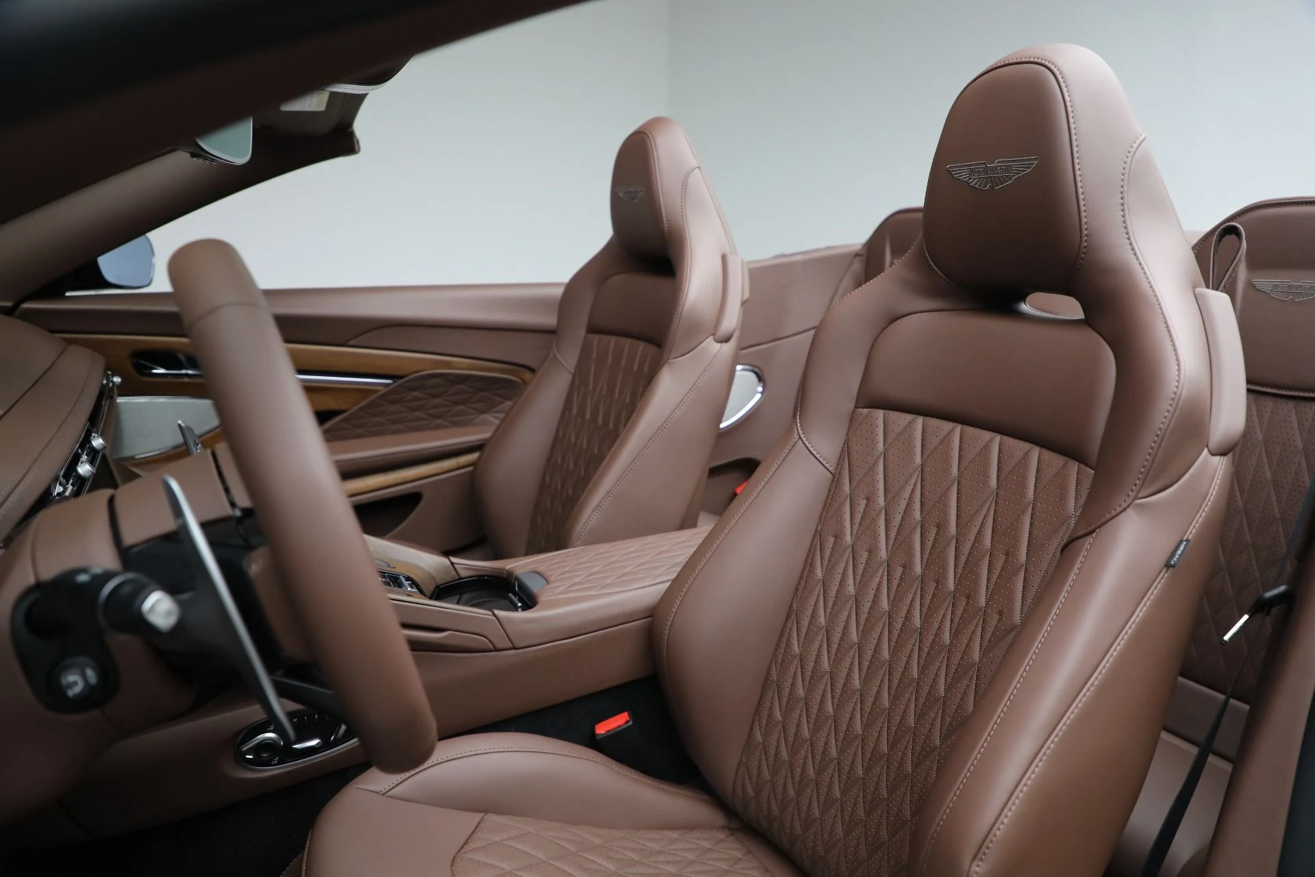 mph027_3259008664_New_2026_Aston_Martin_DB_12_Volante_1763416773_f83c6416b5