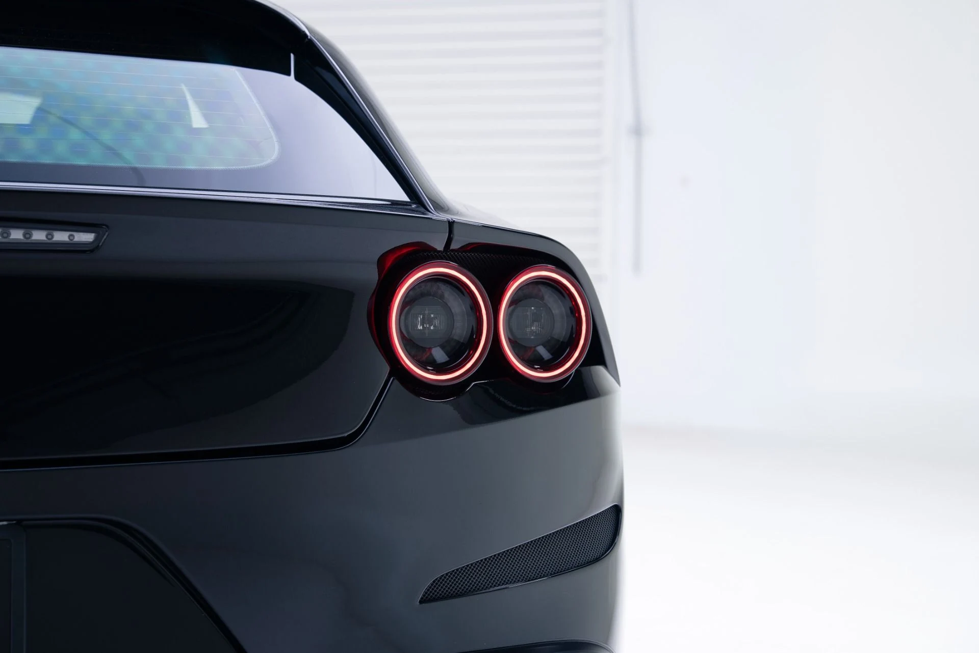 mph027_3259627949_Used_2018_Ferrari_GTC_4_Lusso_1768413919_ab4a600d91