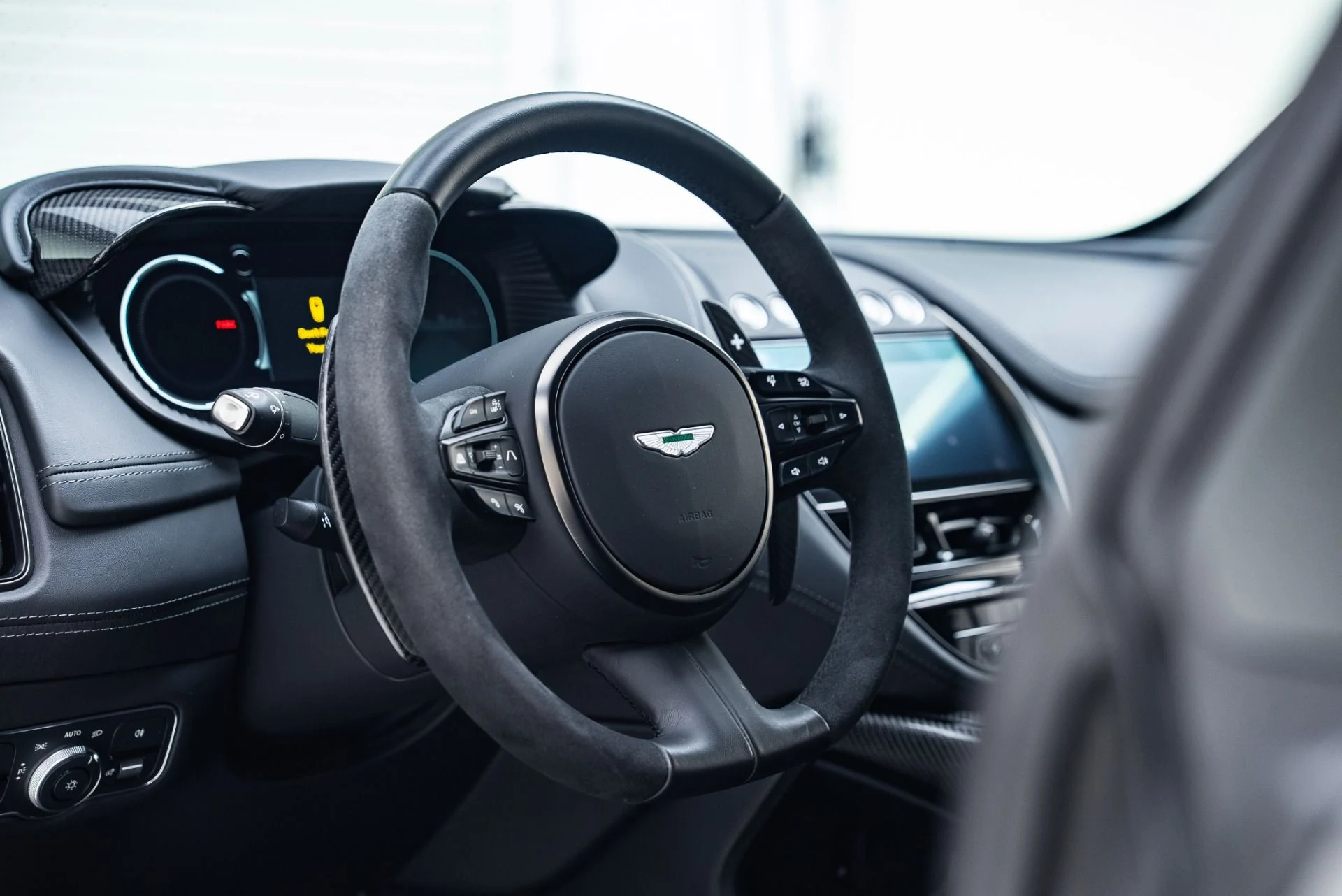 mph027_3265128035_Used_2023_Aston_Martin_DBX_707_1767147113_4421c9b90f